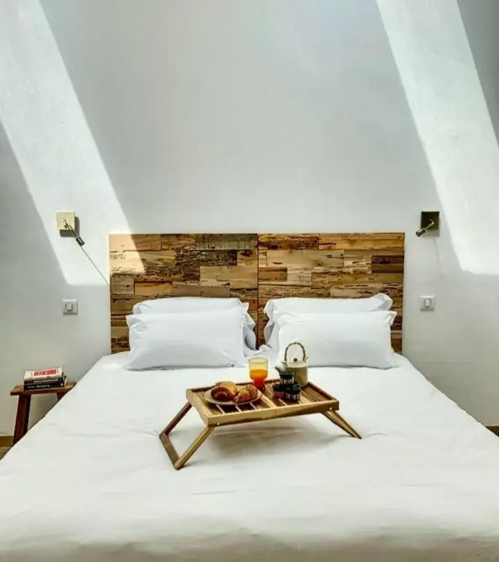 Bed in Oro Biancu