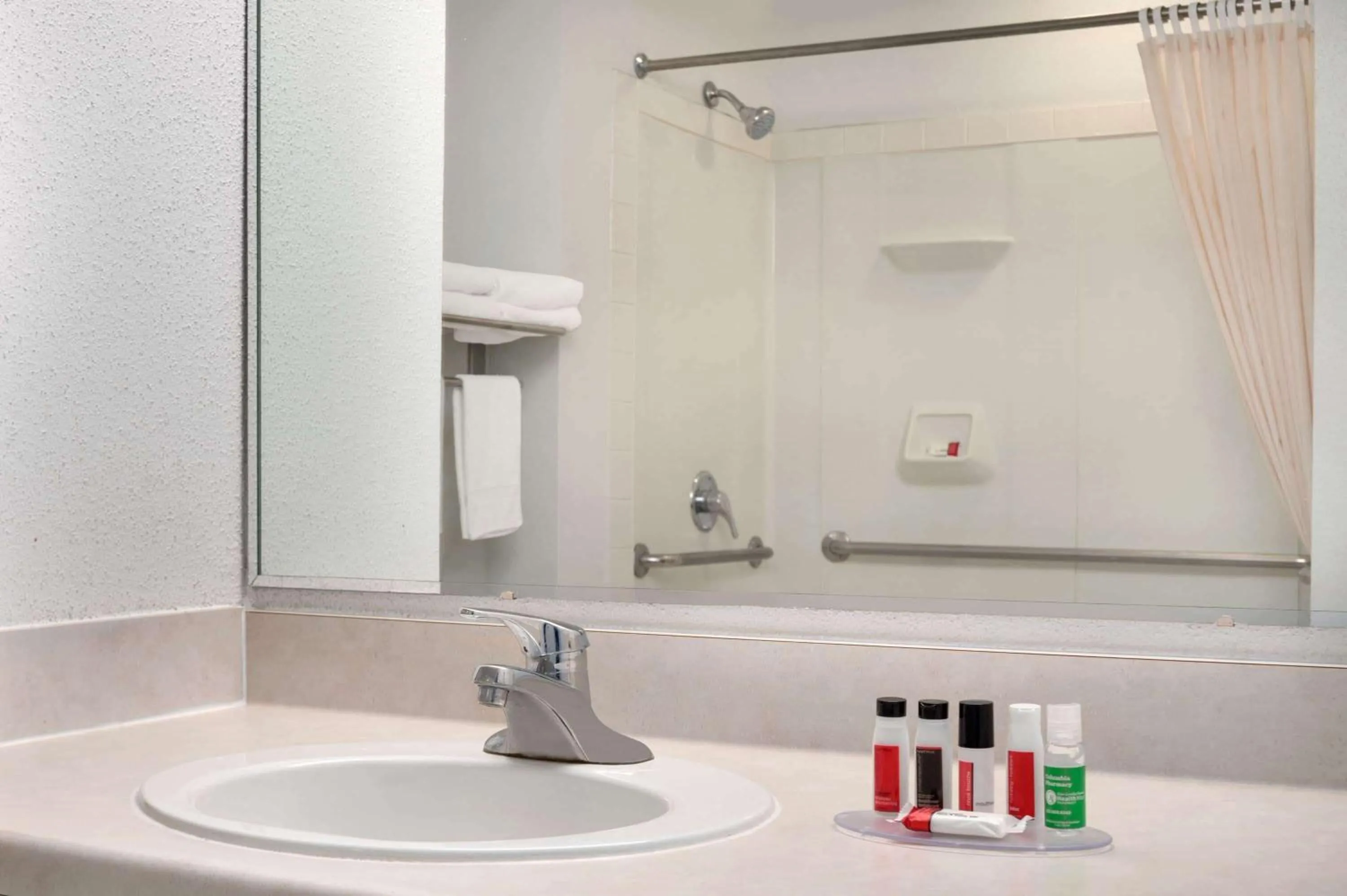 Bathroom in Travelodge by Wyndham Zanesville