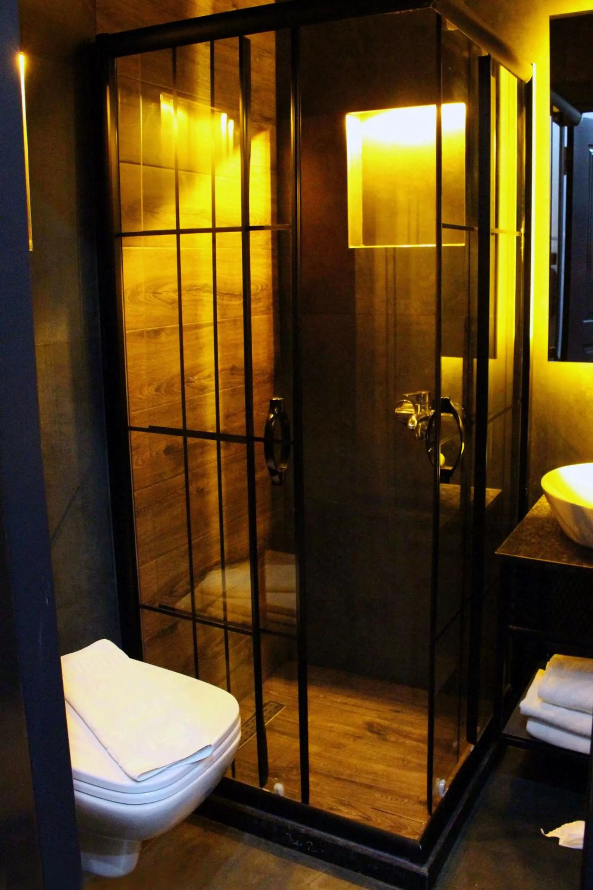 Shower in Istanbul Fair Hotel