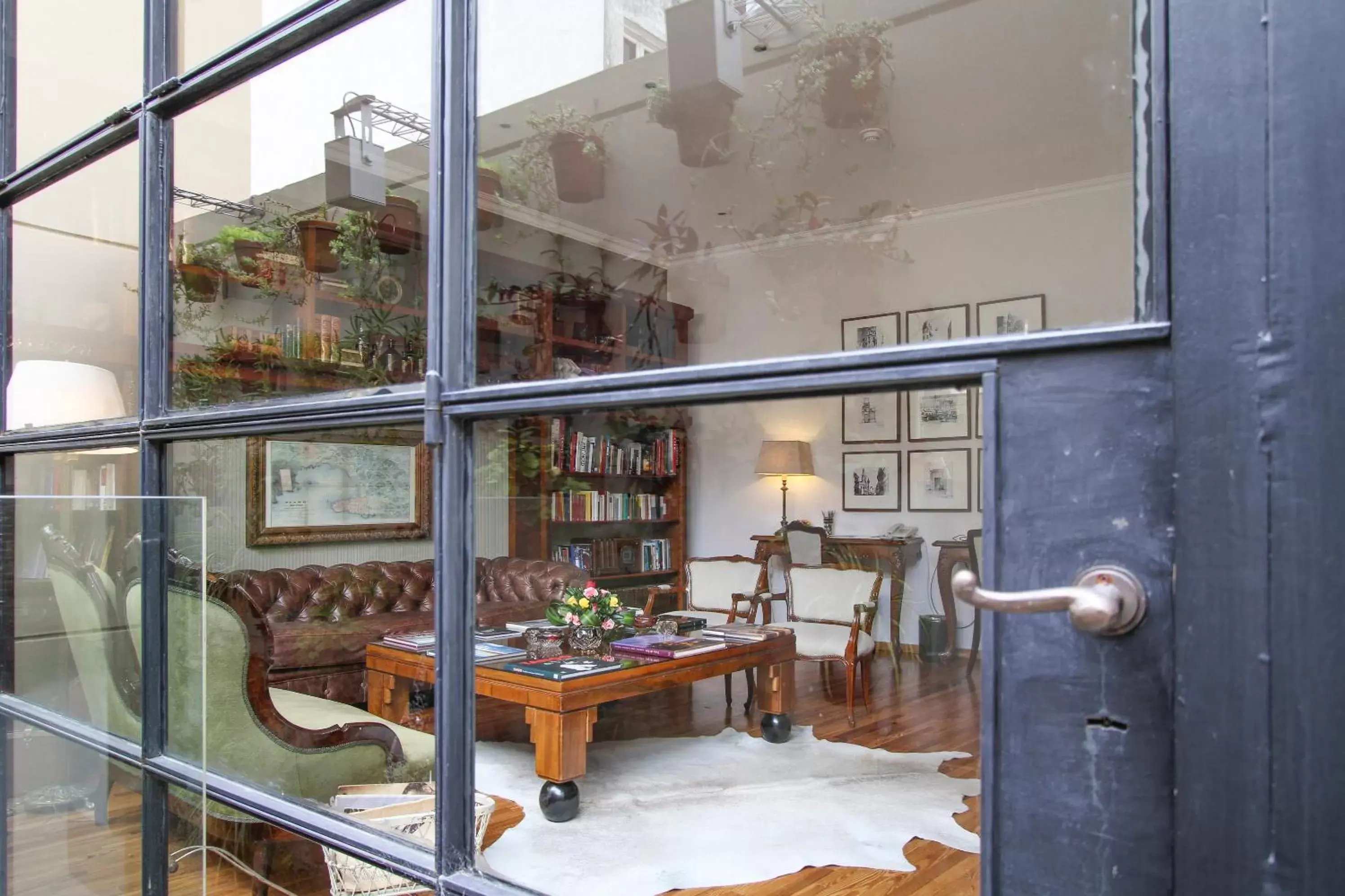 Library in Alma Histórica Boutique Hotel