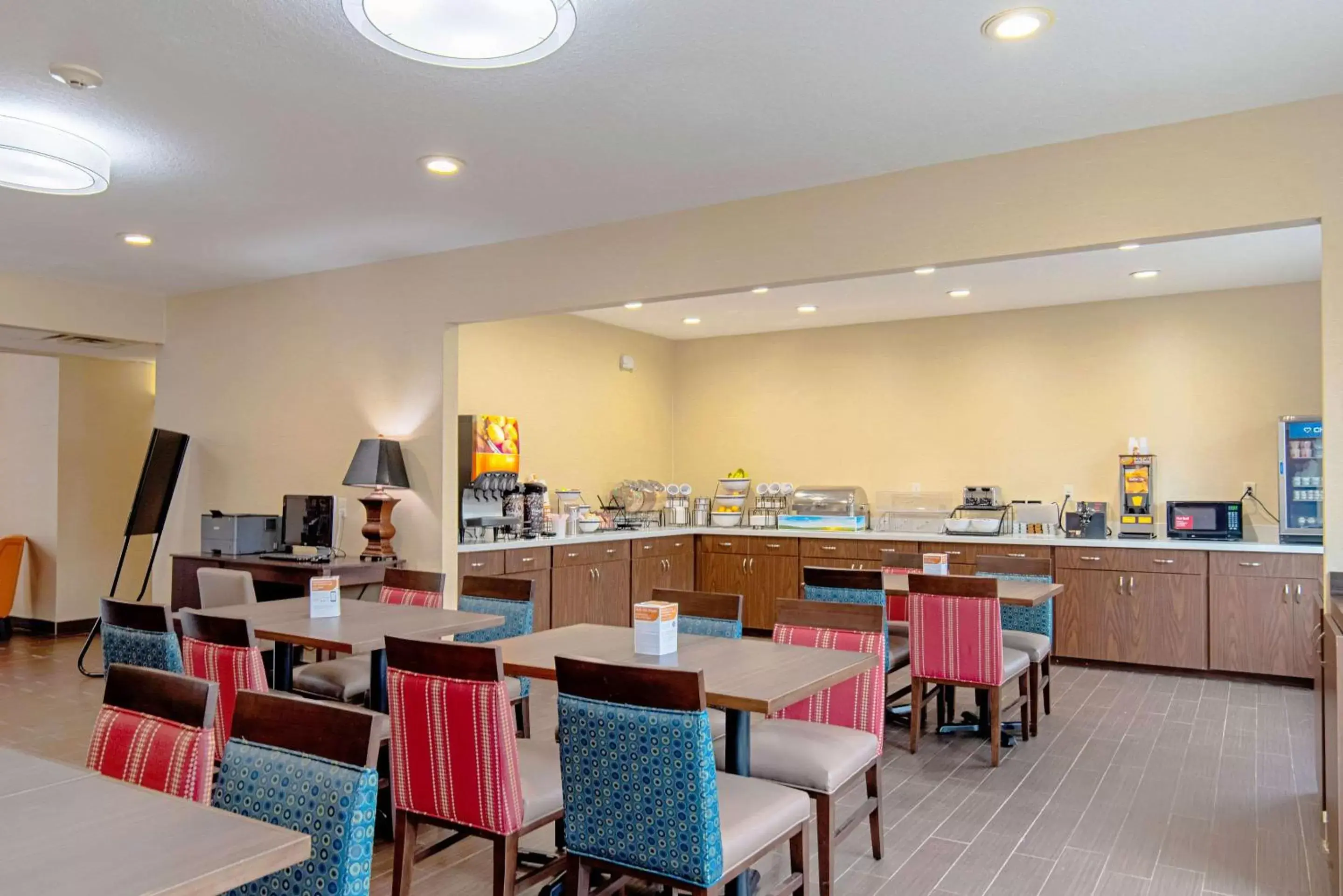Restaurant/Places to Eat in Comfort Inn and Suites Fredericksburg