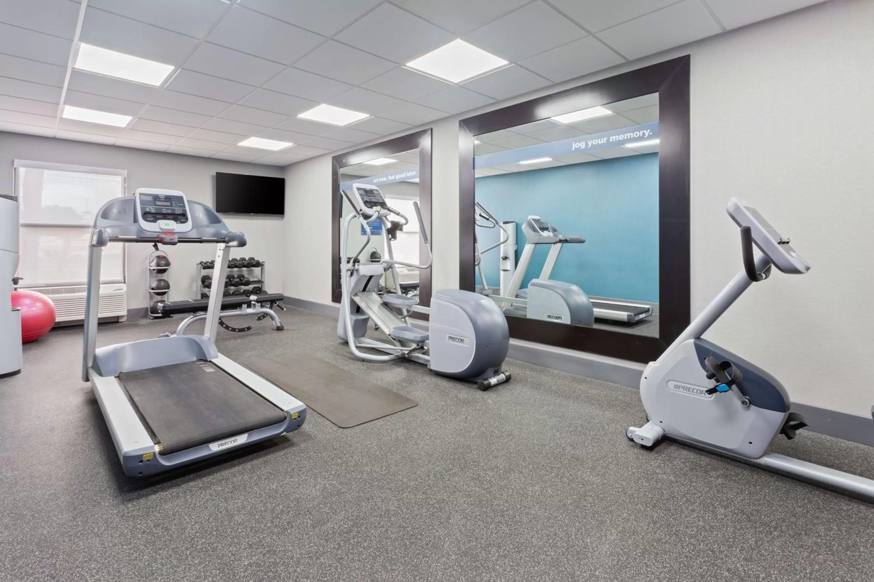 Fitness centre/facilities in Hampton Inn Perry