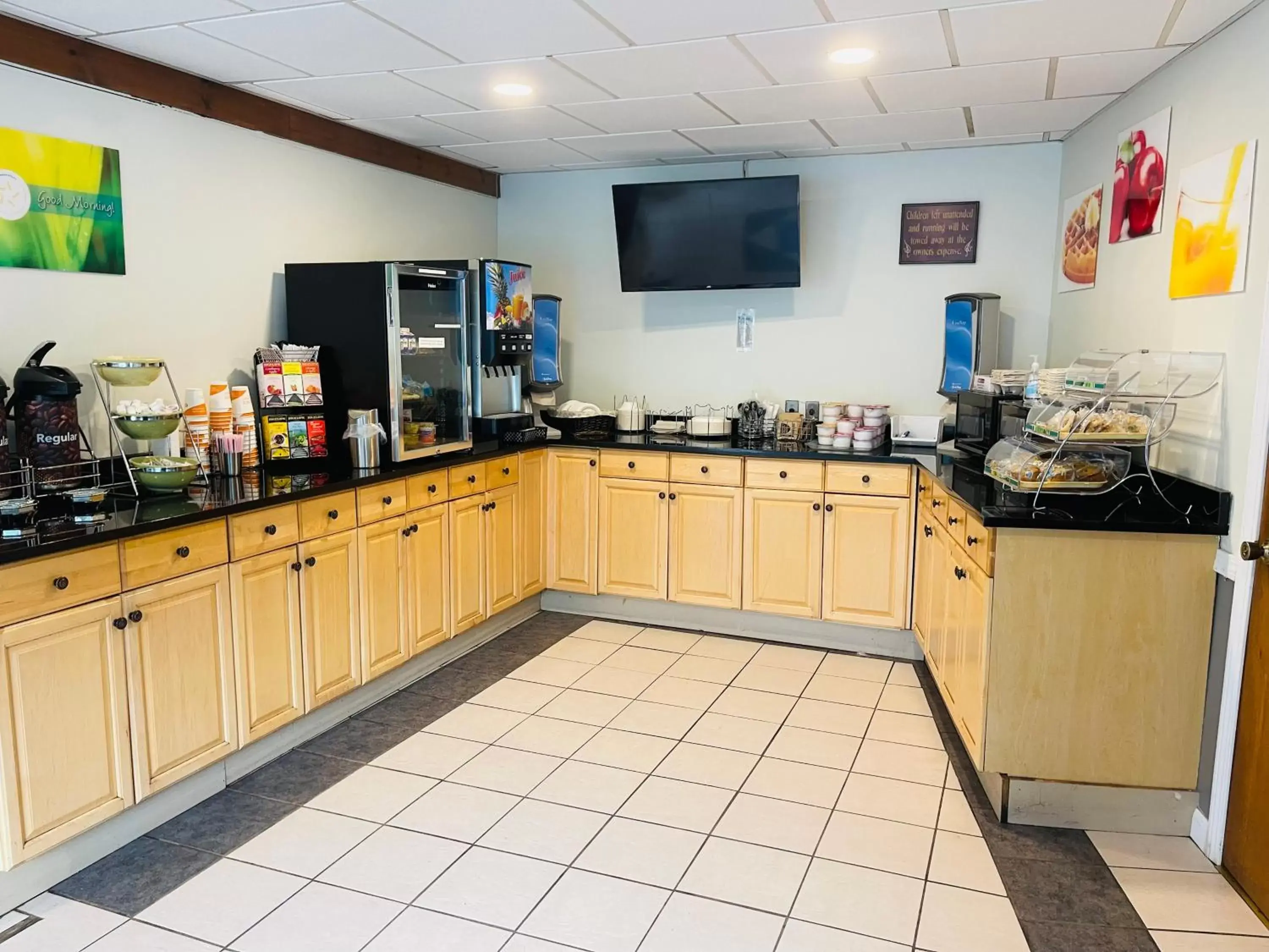 Breakfast, Restaurant/Places to Eat in Quality Inn & Suites