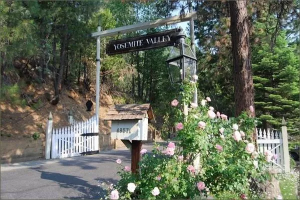 Logo/Certificate/Sign in Narrow Gauge Inn