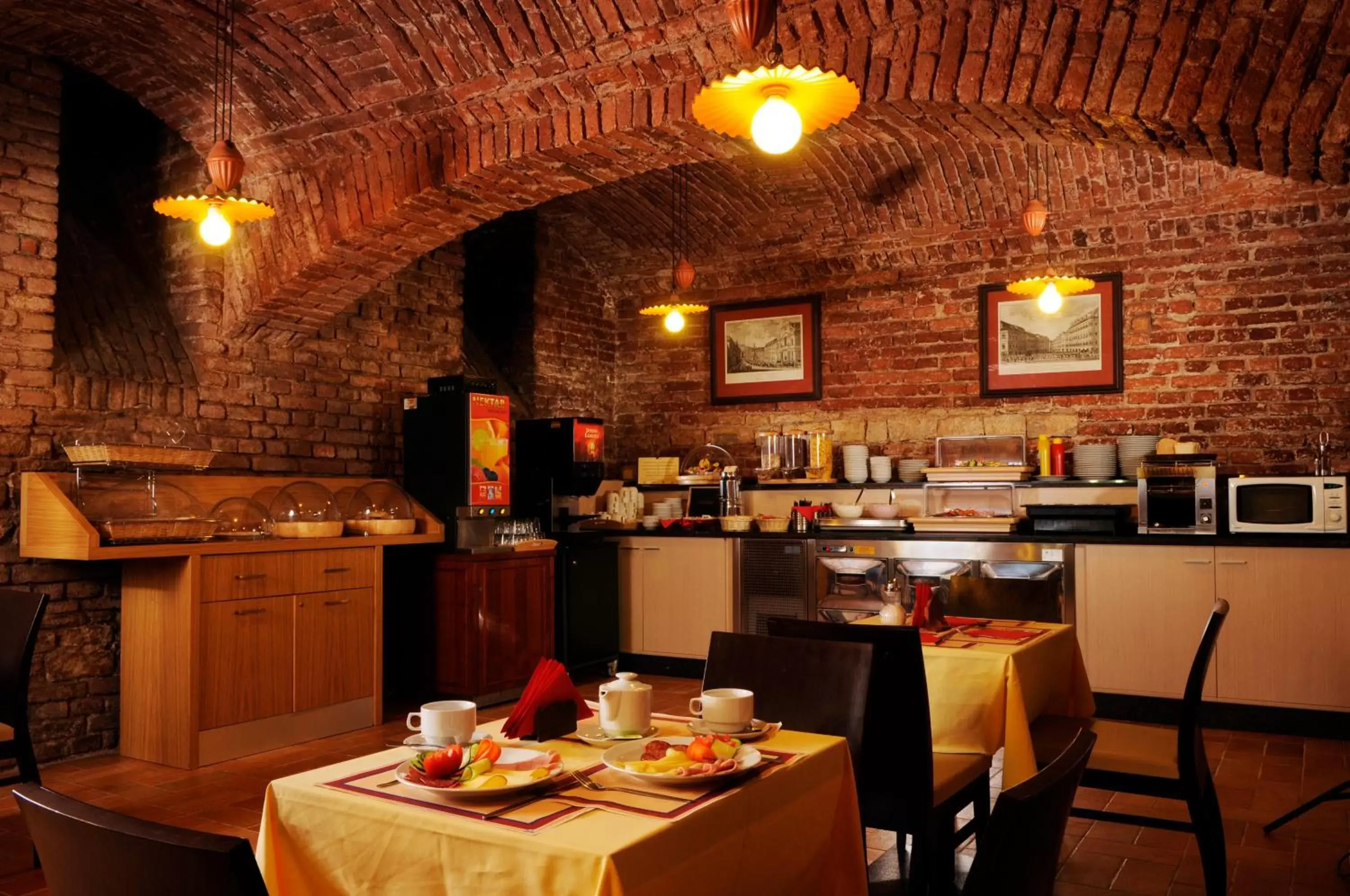 Restaurant/Places to Eat in Hotel Praga 1