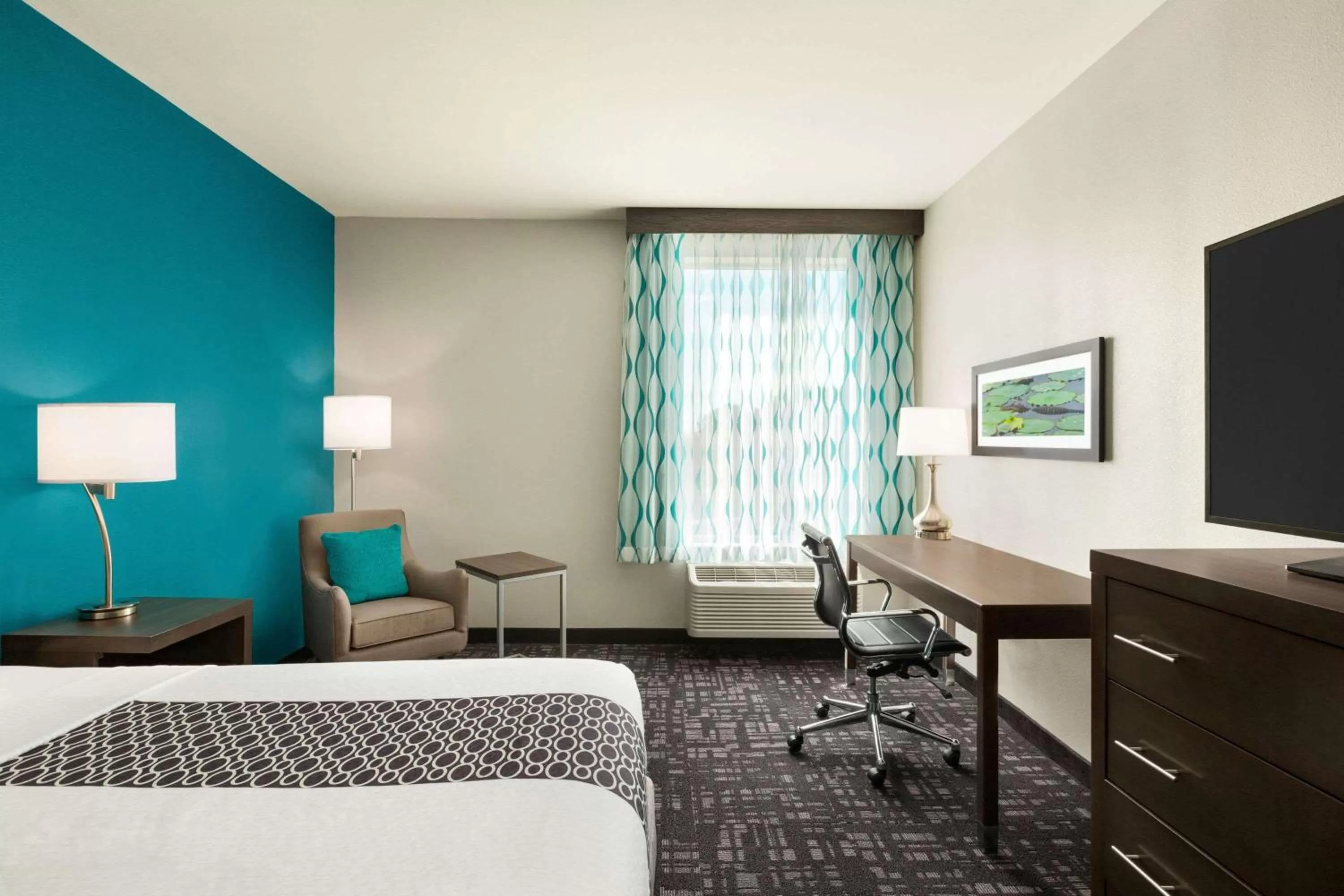 Photo of the whole room, Bed in La Quinta by Wyndham Gainesville