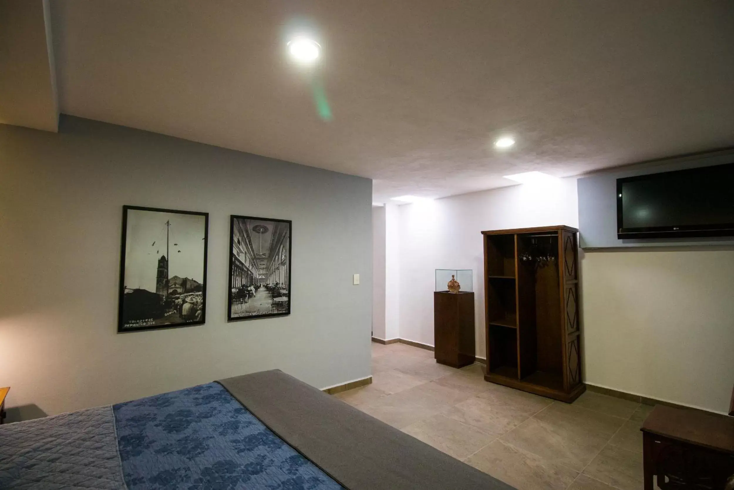 Bedroom, TV/Entertainment Center in Hotel Santa Rosa by Rotamundos