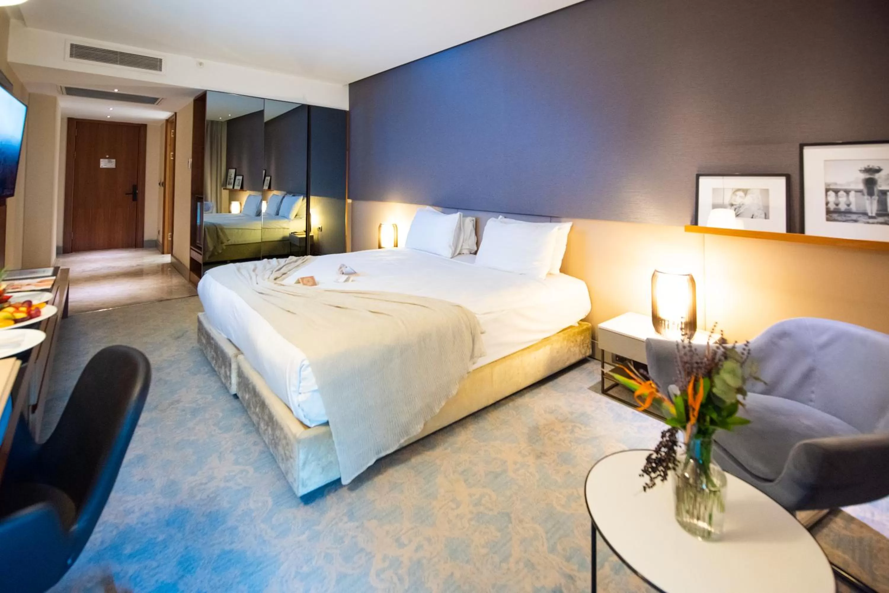 Bed in Dosso Dossi Hotels & SPA Downtown