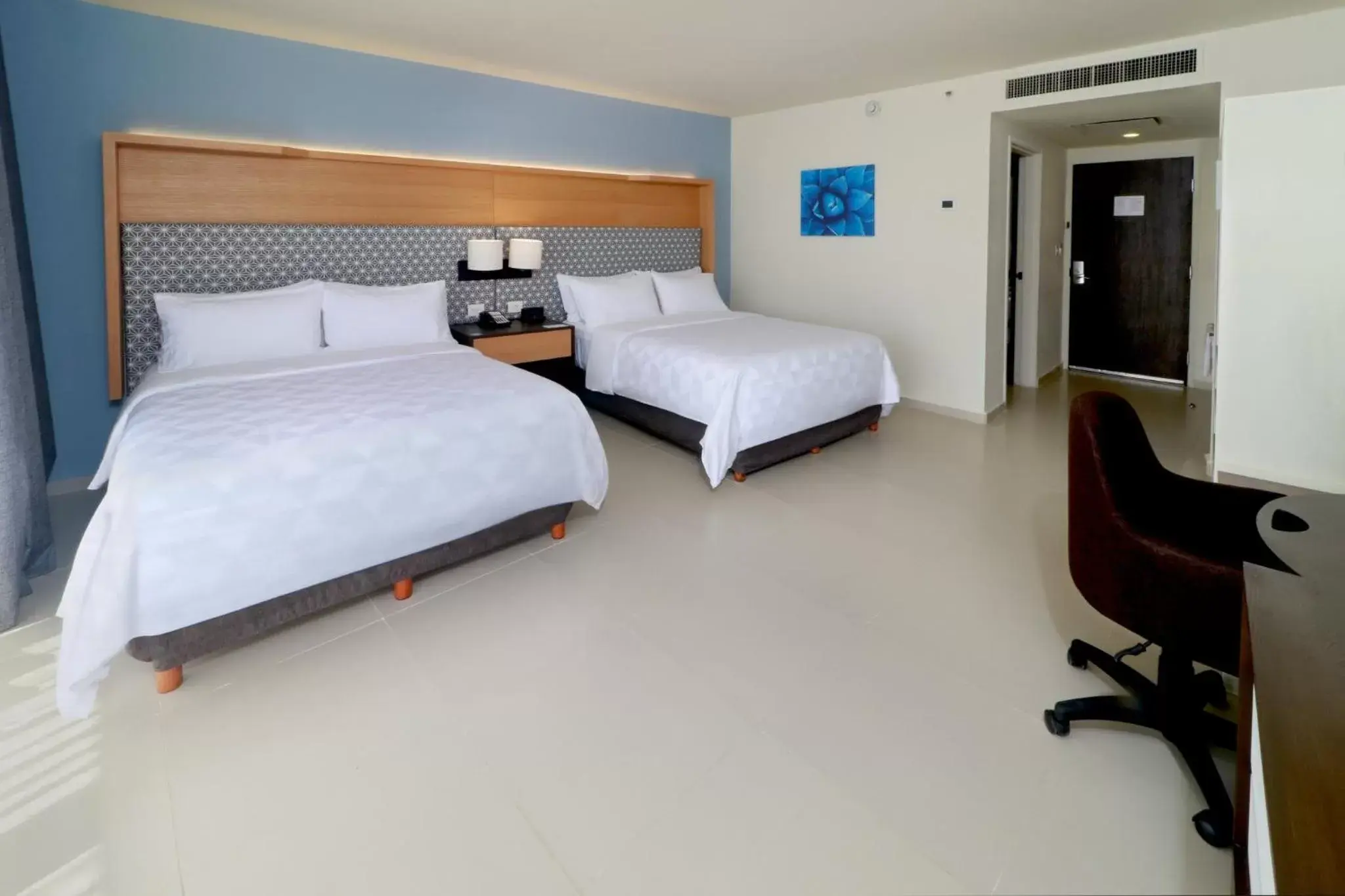 Photo of the whole room, Bed in Holiday Inn Tuxpan - Convention Center, an IHG Hotel