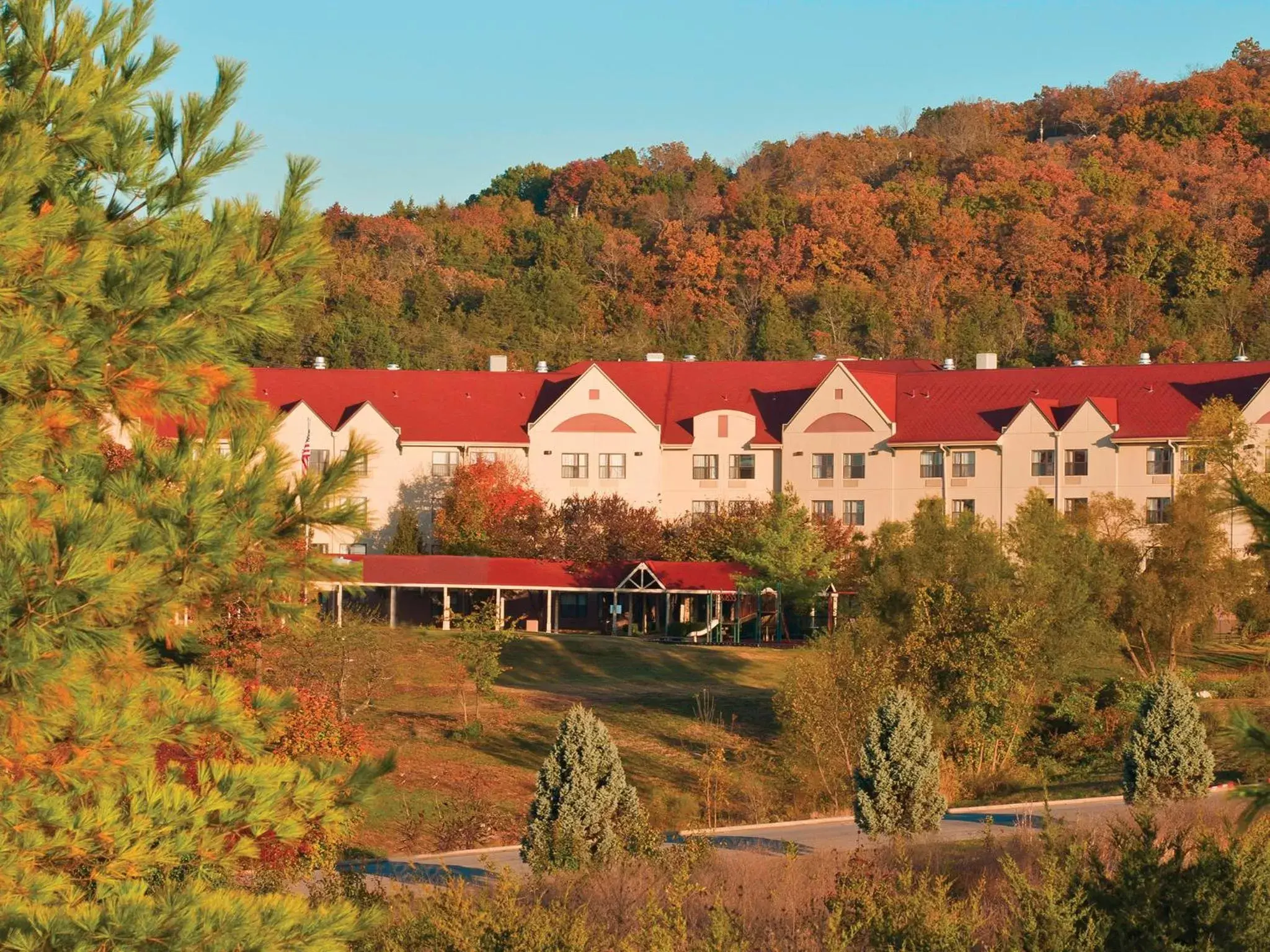 Facade/entrance, Property Building in The Branson Hillside Hotel