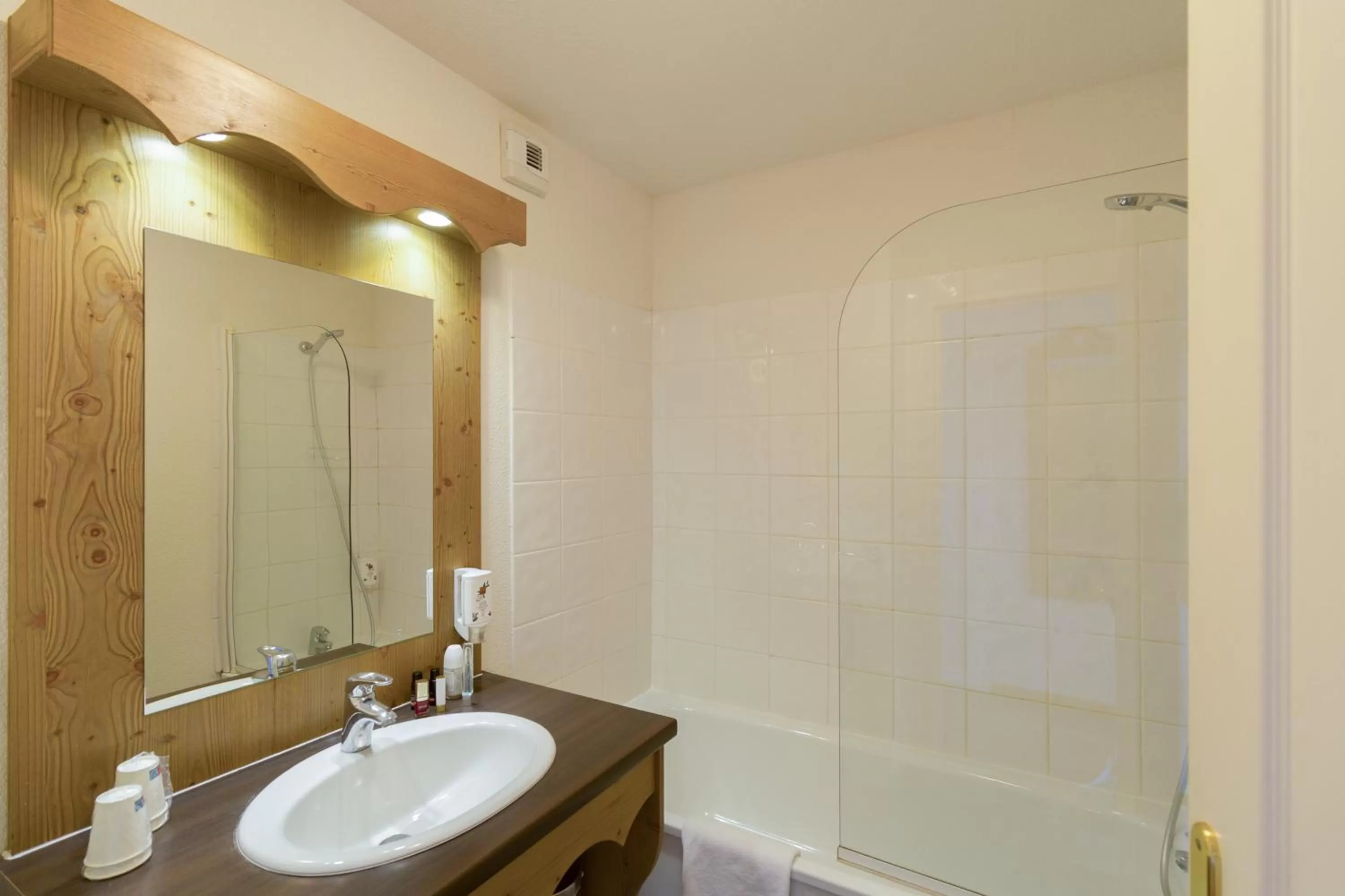 Bathroom in Garden & City Evian - Lugrin