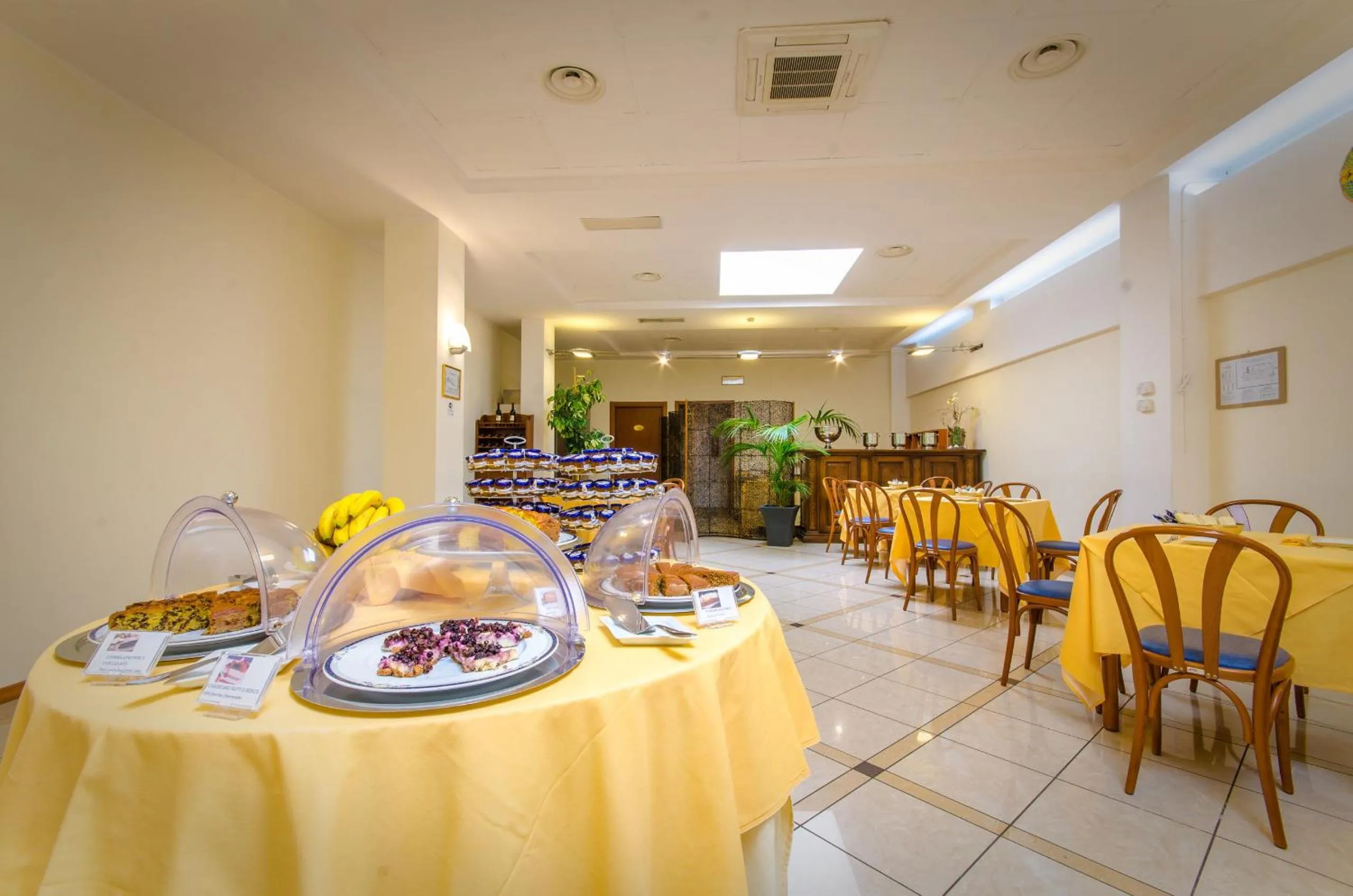 Restaurant/places to eat in Hotel Federico II