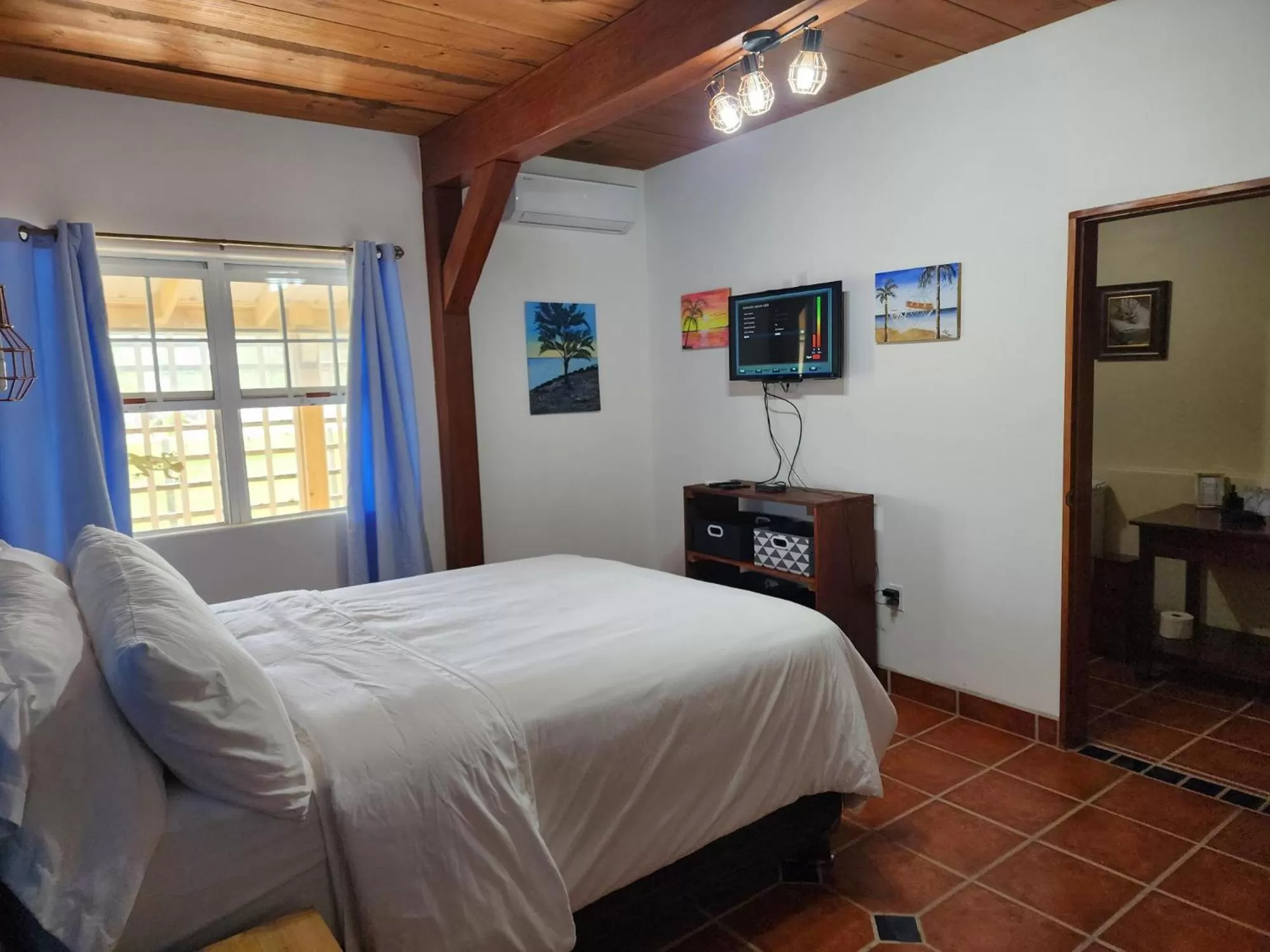 Bedroom, Bed in The BNB on Triggerfish Close to the airport