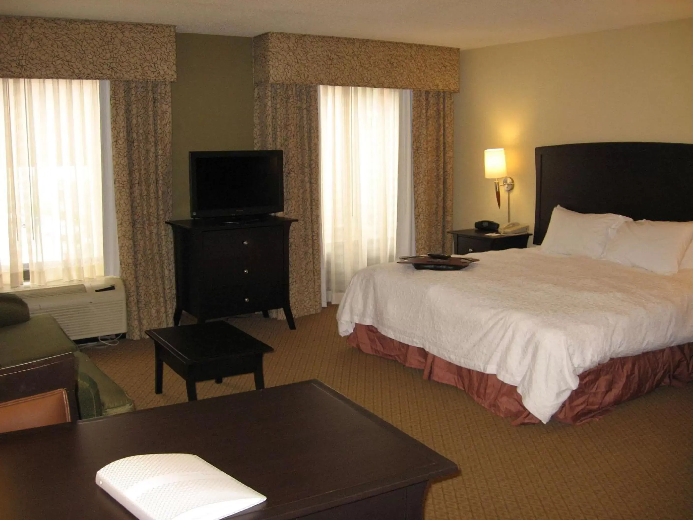 Bedroom, Bed in Hampton Inn & Suites Spartanburg-I-26-Westgate Mall