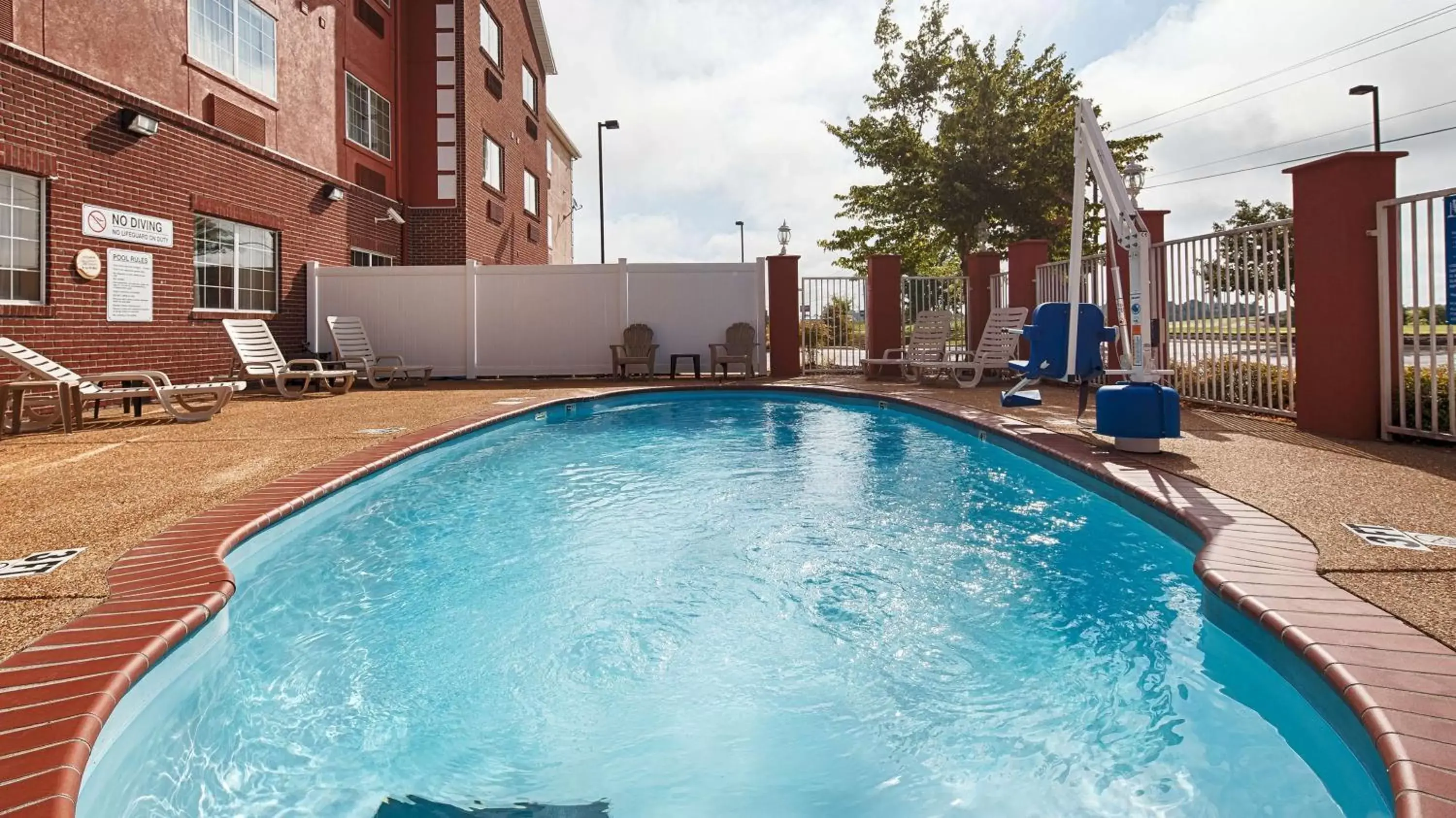 On site, Swimming Pool in Best Western Plus Olive Branch Hotel & Suites