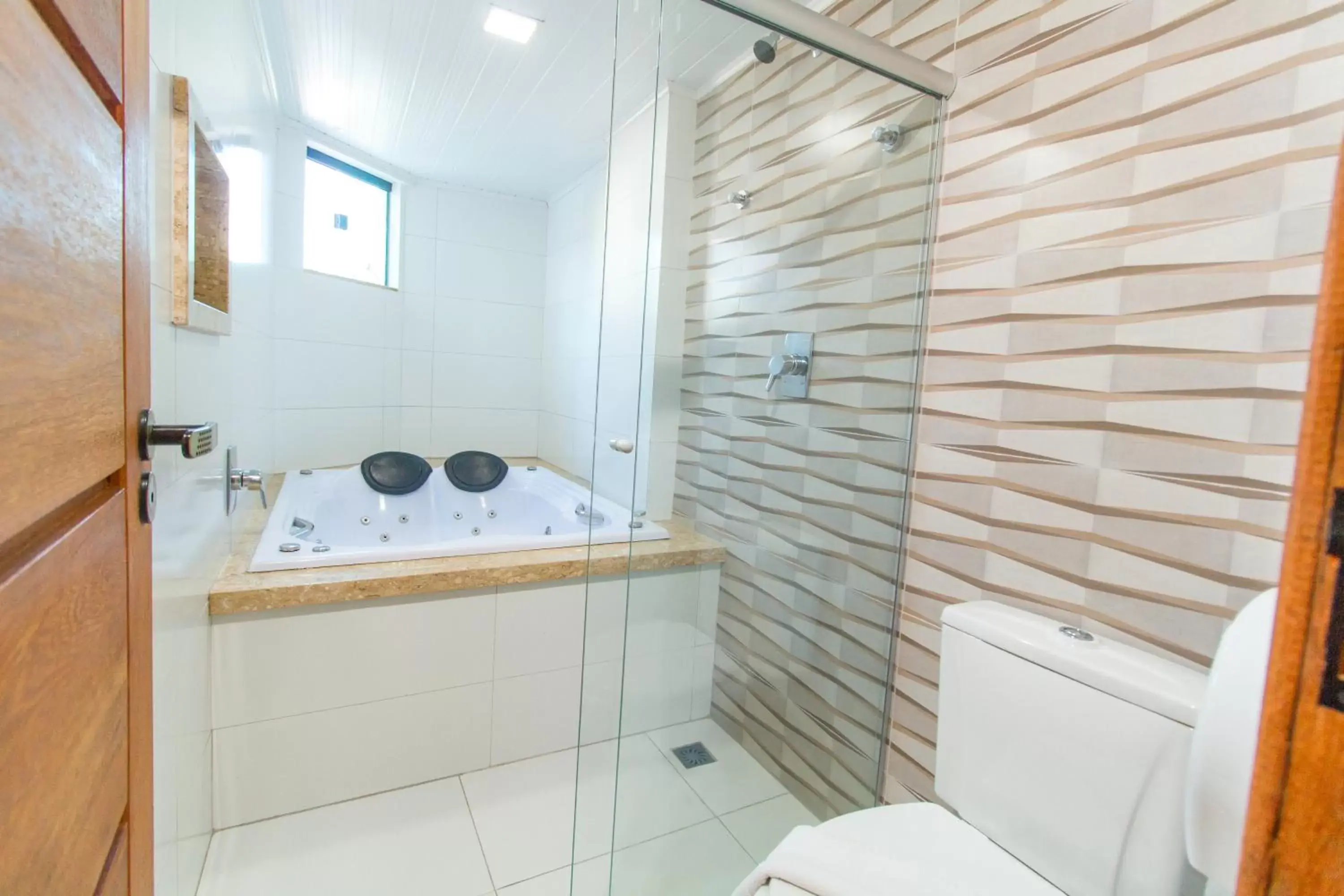 Hot Tub, Bathroom in Portal Beach - Rede Soberano