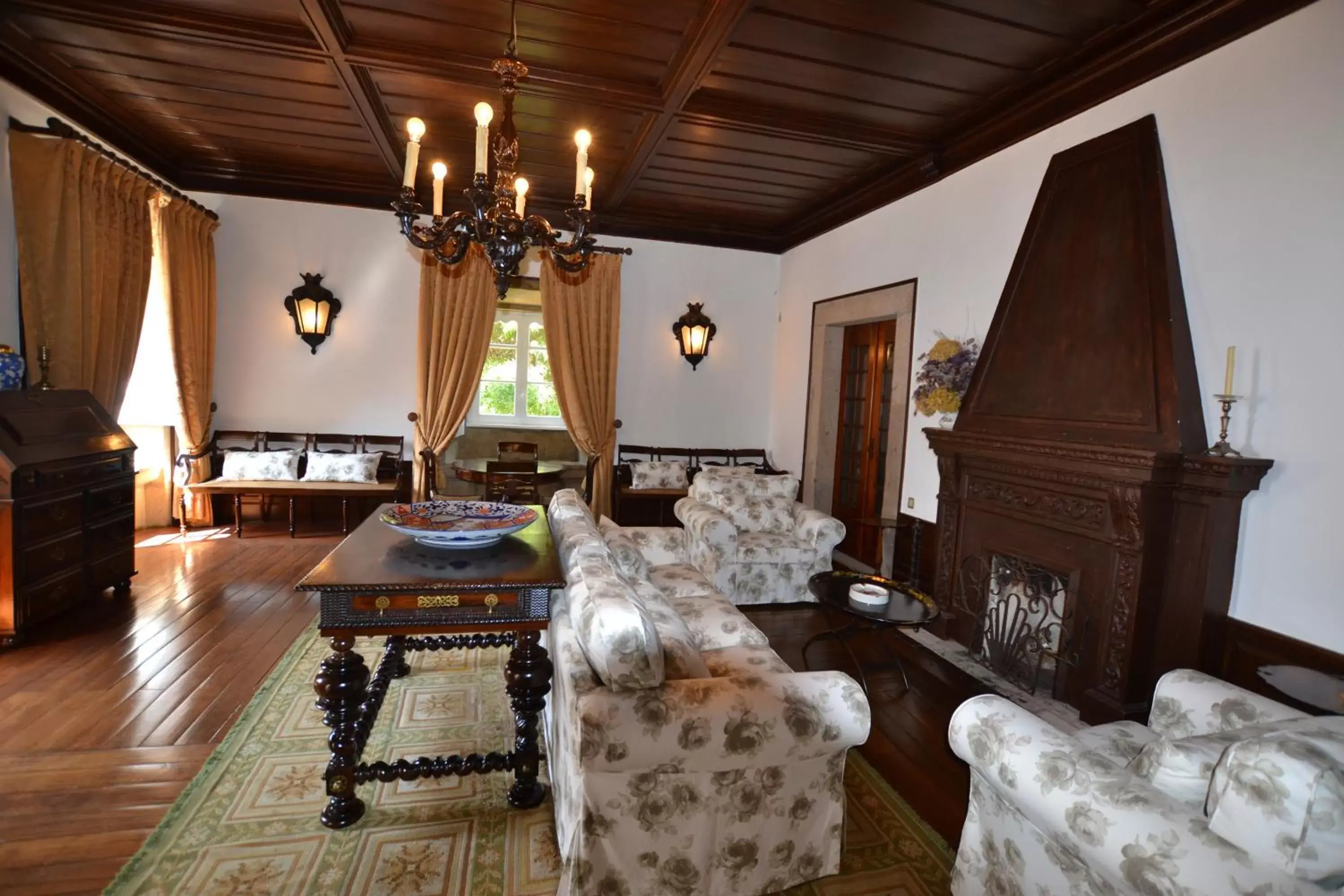 Communal lounge/ TV room, Seating Area in Paço de Calheiros - Turismo de Habitação