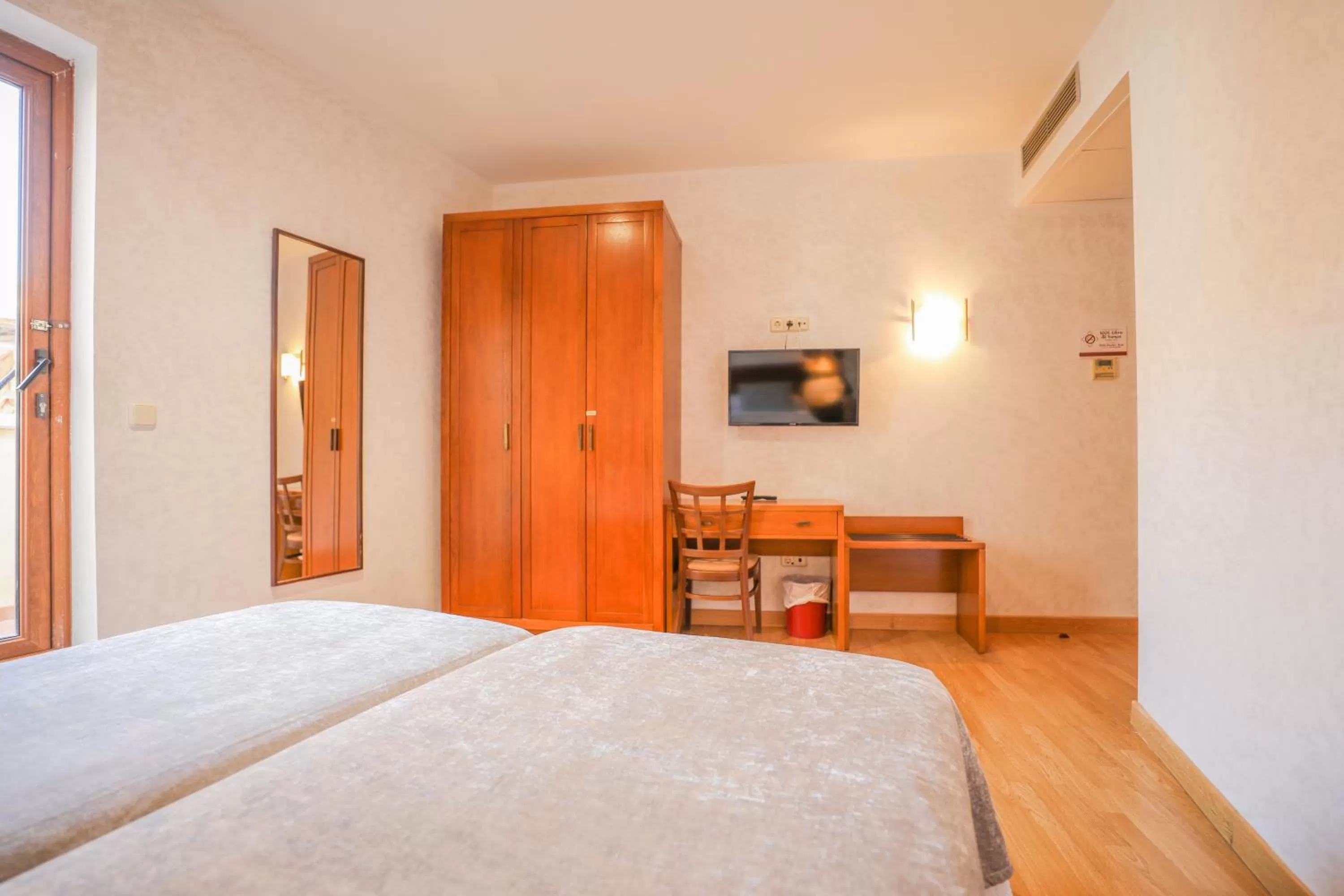 Bed in Hotel Granada Centro