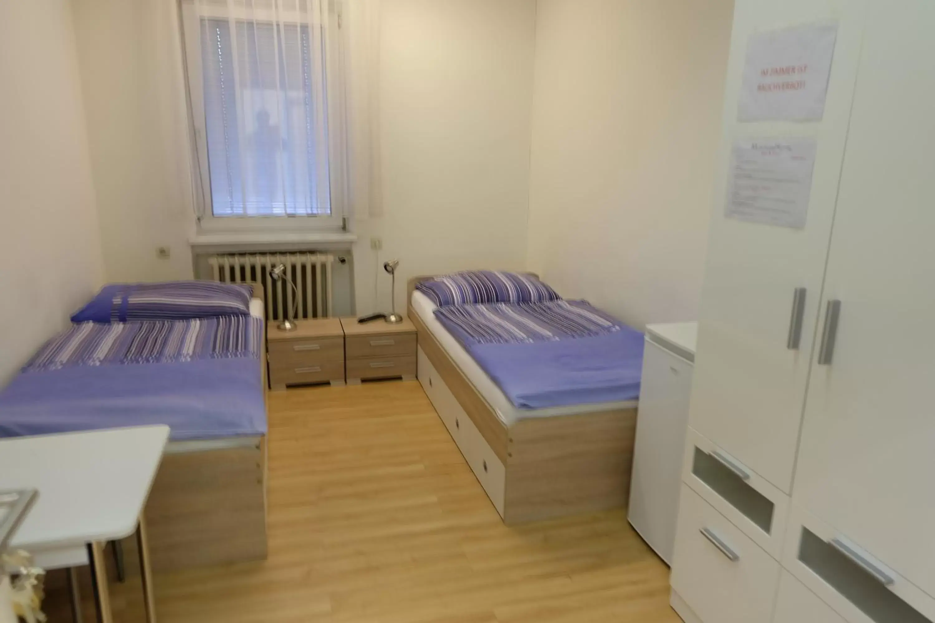 Budget Twin Room with Shared Bathroom - single occupancy in Montagehotel Bed & Steel Budget Twin Room with Shared Bathroom - single occupancy in Montagehotel Bed & Steel