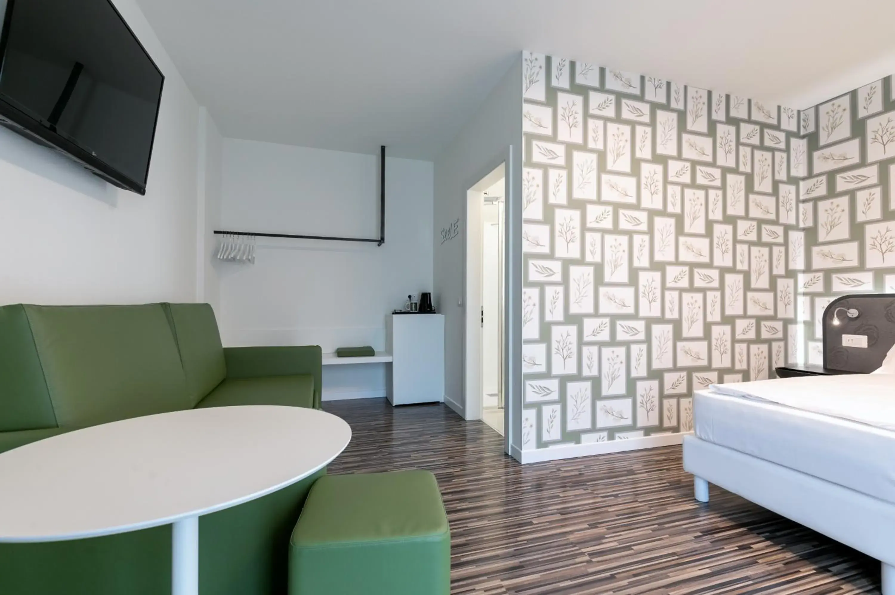 Bathroom, Seating Area in SeeLE Garda Hotel