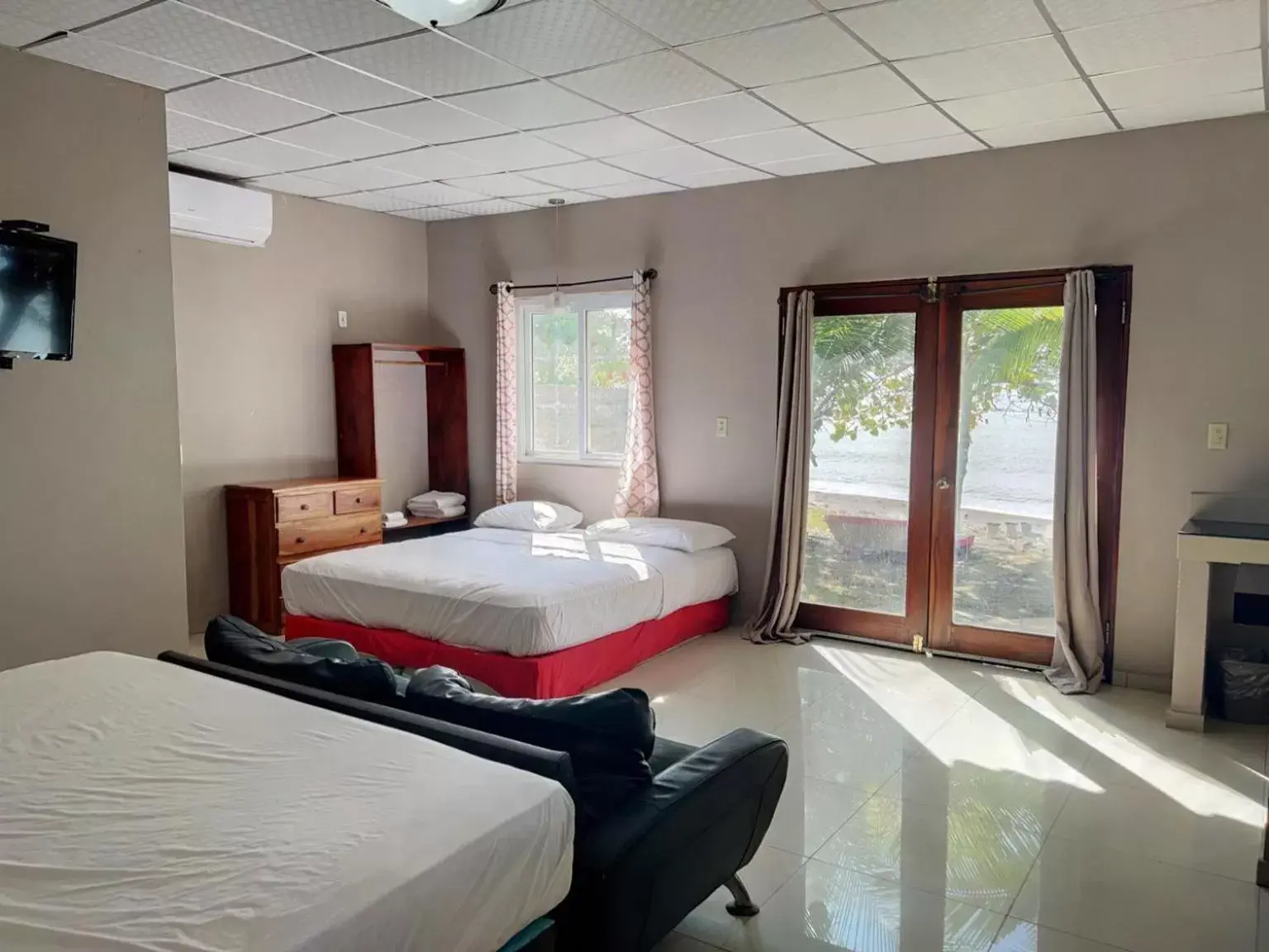 King Suite with Ocean View in Big Daddy's Beach Club & Hotel King Suite with Ocean View in Big Daddy's Beach Club & Hotel