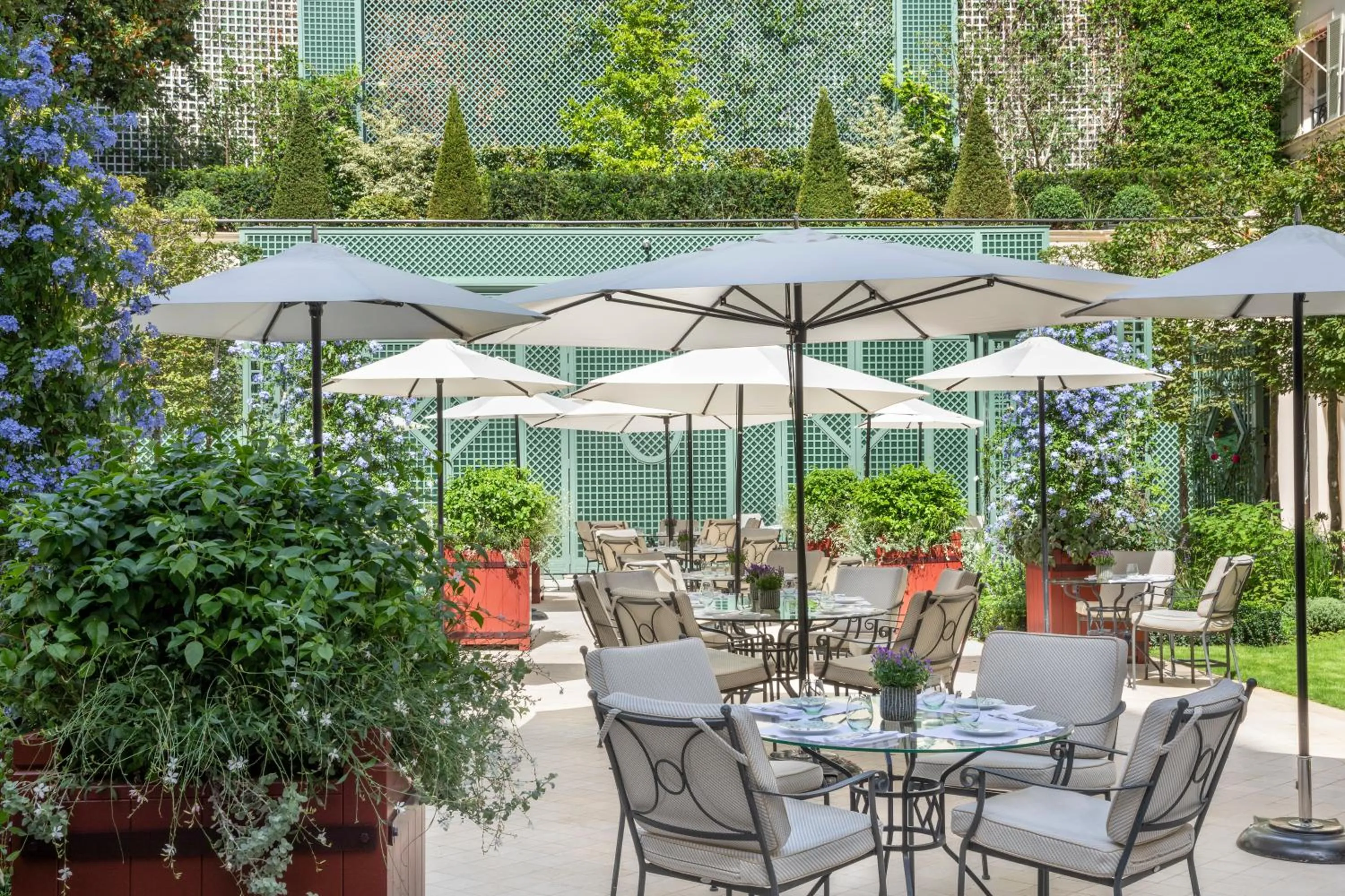 Garden in Le Bristol Paris, Oetker Hotels