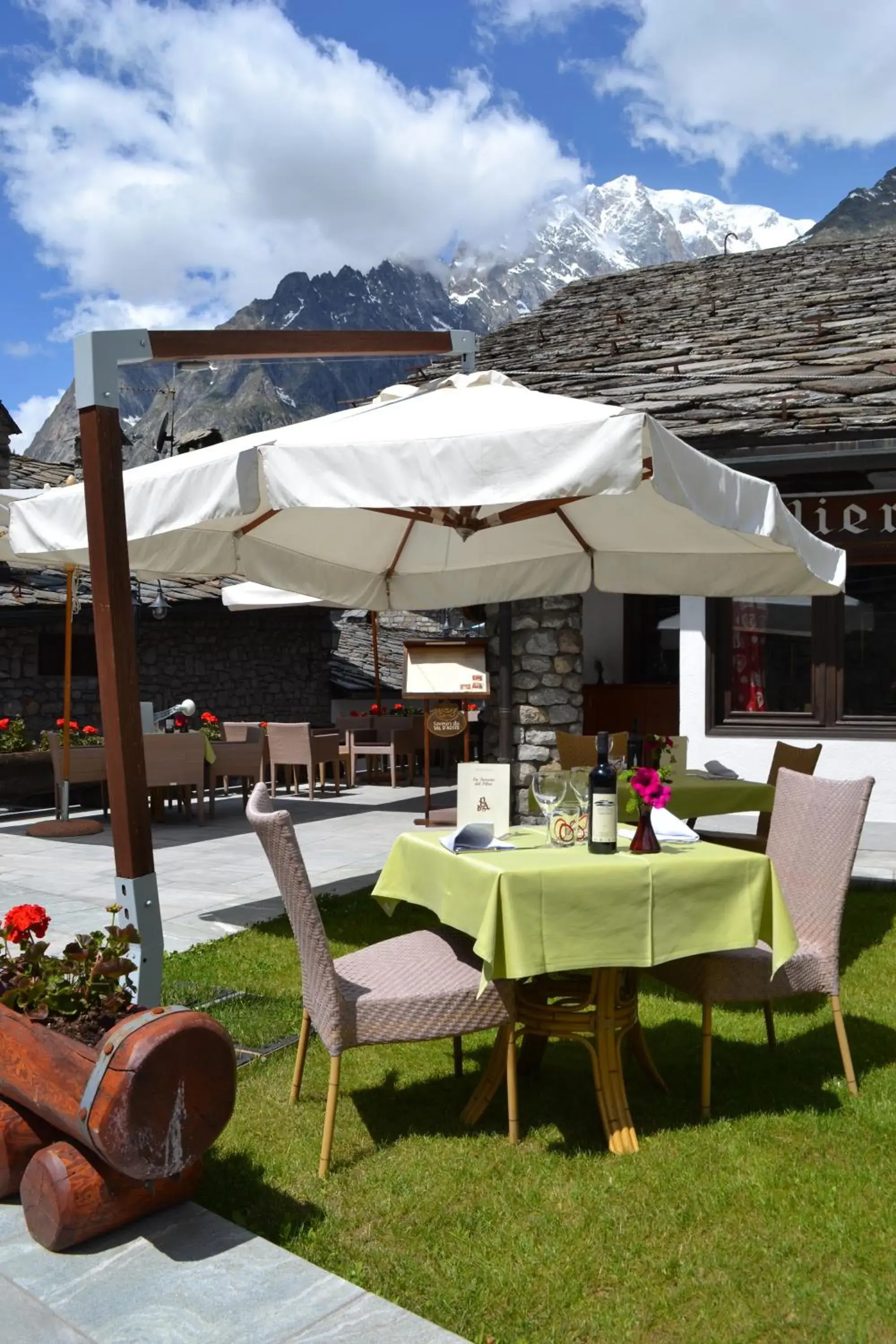Garden, Restaurant/Places to Eat in Hotel Pilier D'Angle & Wellness