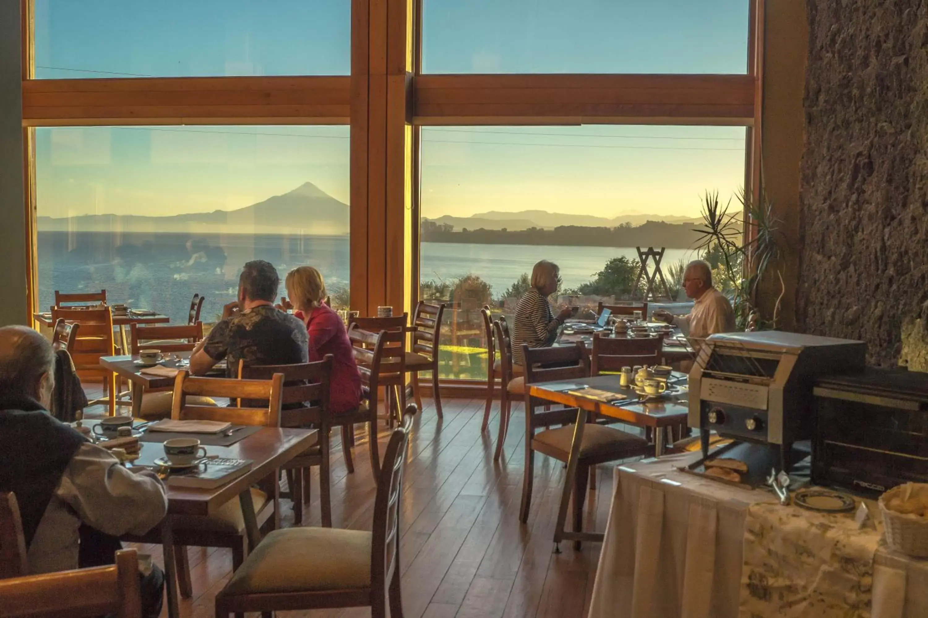 Breakfast, Restaurant/Places to Eat in Hotel Cumbres Puerto Varas Breakfast, Restaurant/Places to Eat in Hotel Cumbres Puerto Varas