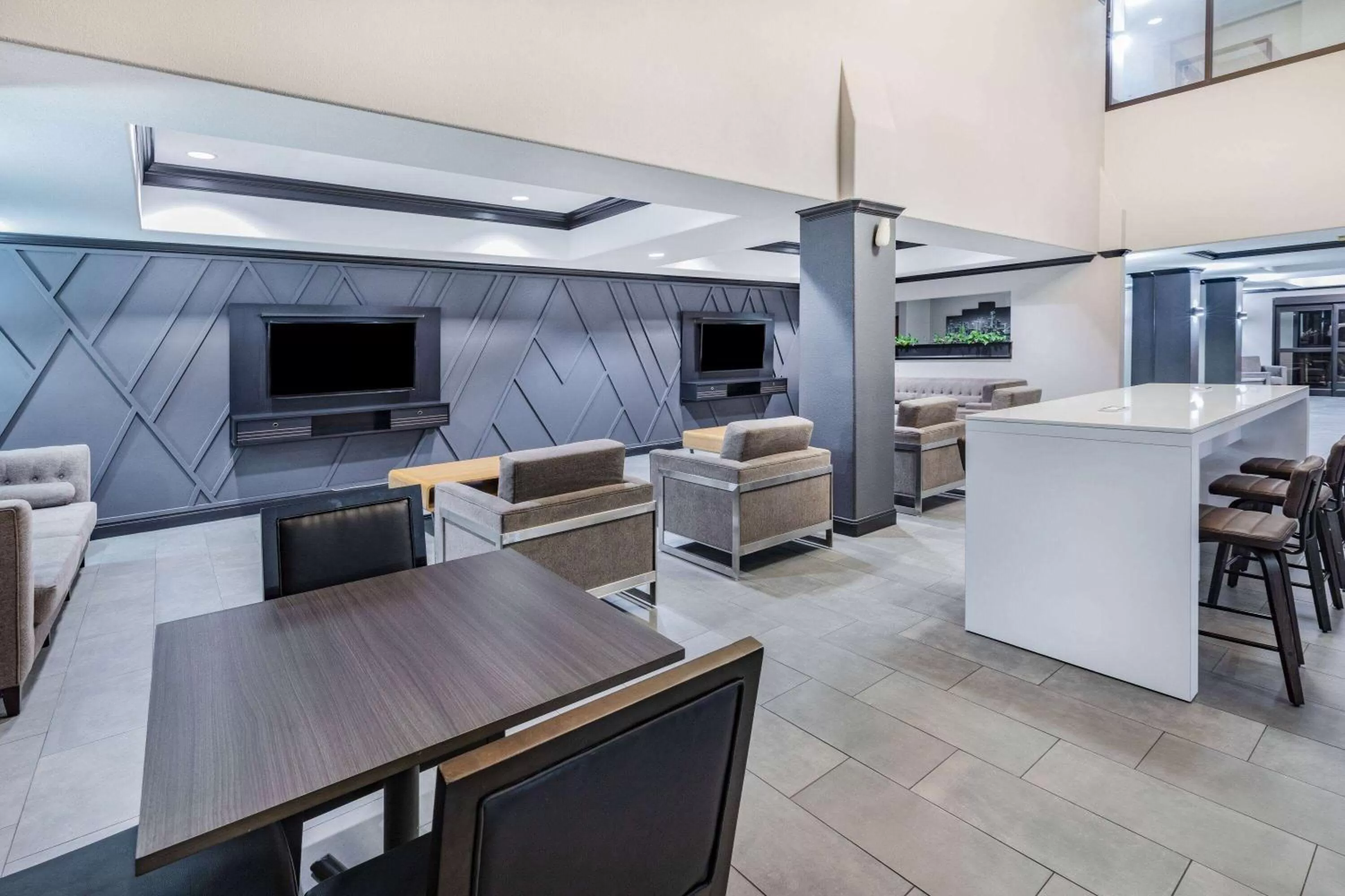 Lobby or reception in Wingate by Wyndham Houston Bush Intercontinental Airport