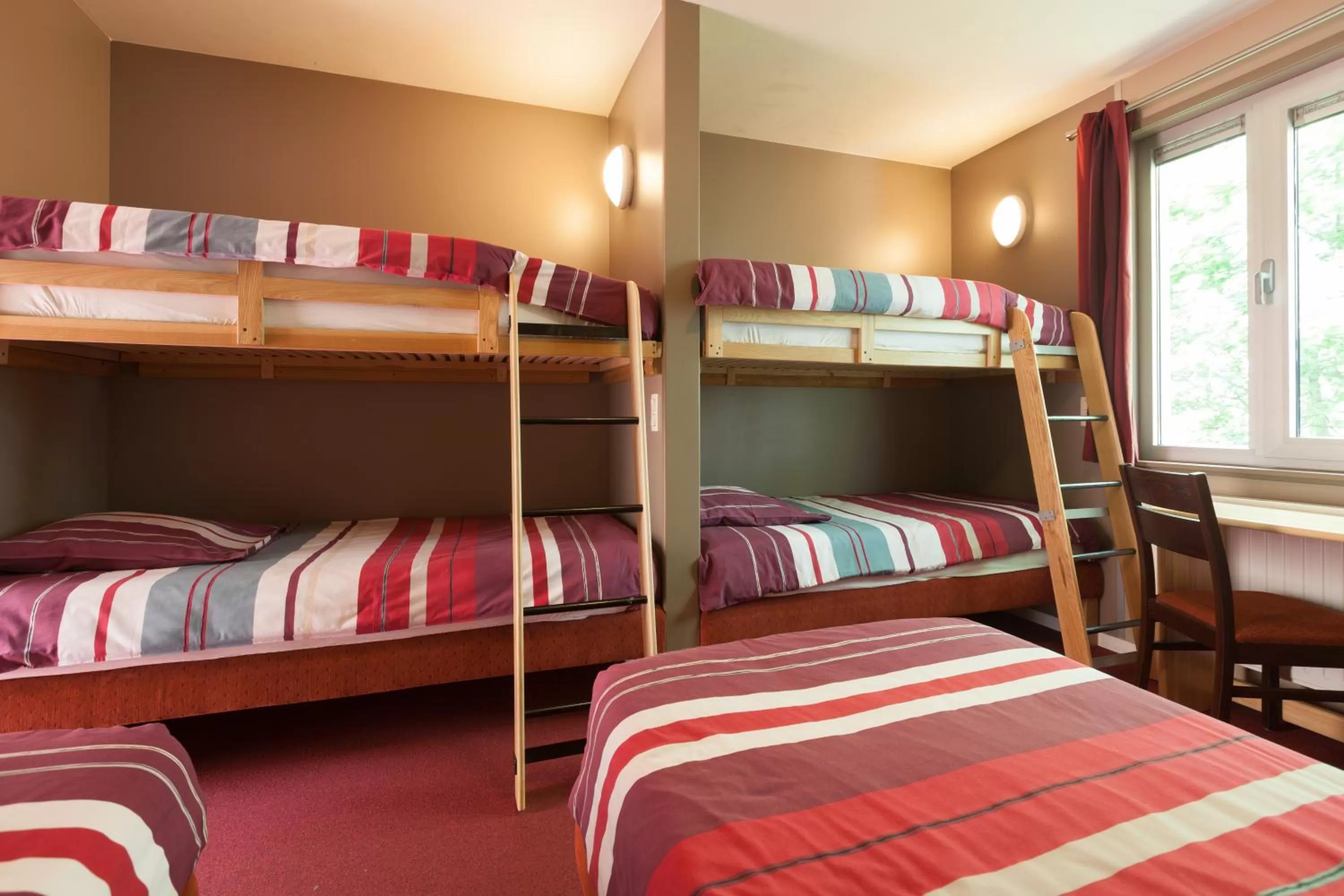 bunk bed, Bed in Flanders Lodge Hotel