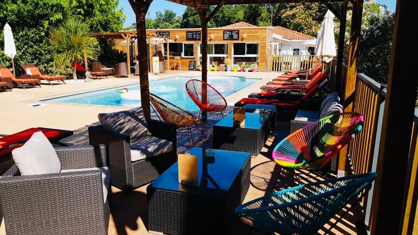 Patio, Swimming Pool in The Originals City, Hôtel Le Lodge, Bayonne Nord