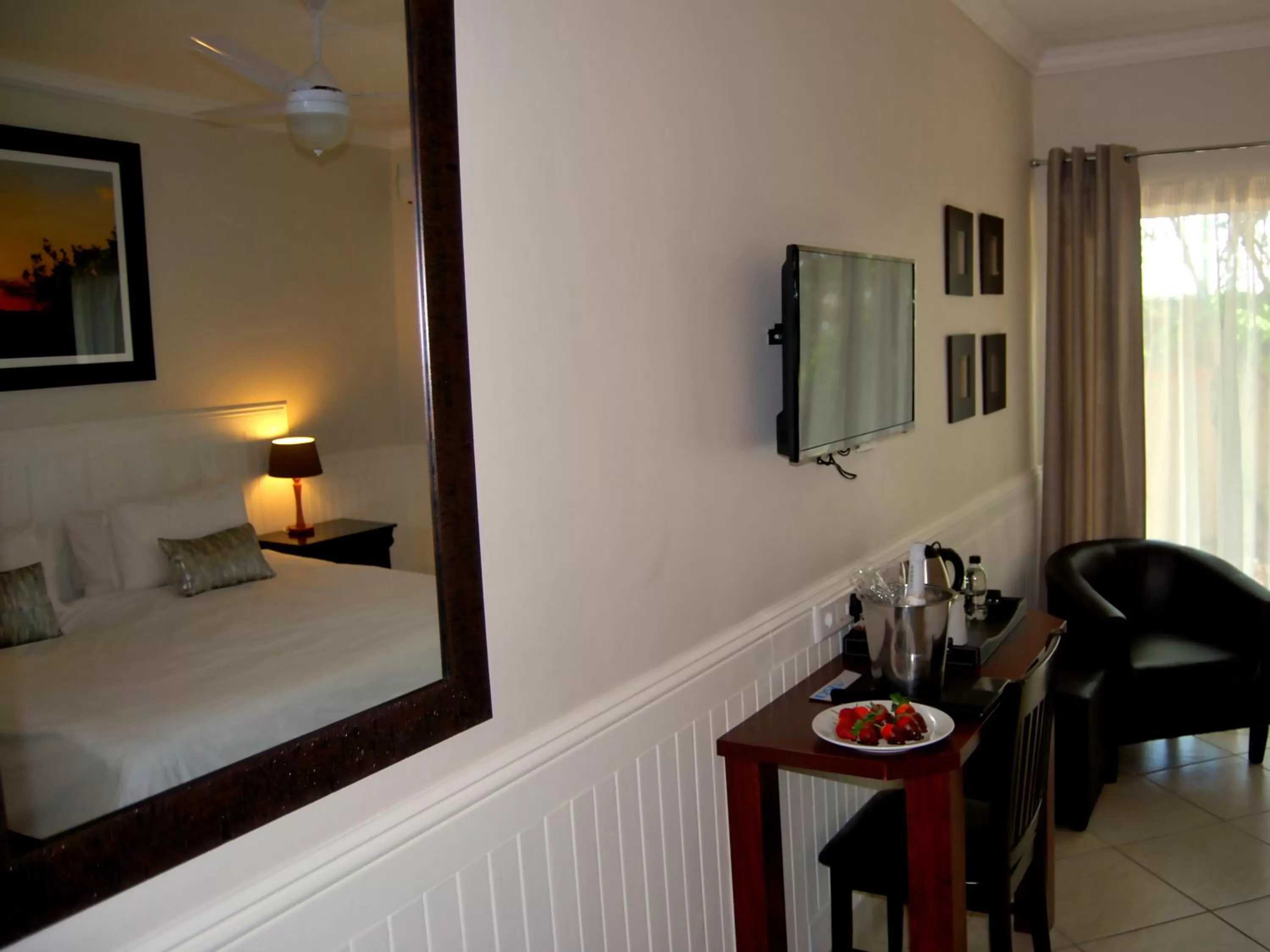 Bed in Safari Hotel & Convention Centre