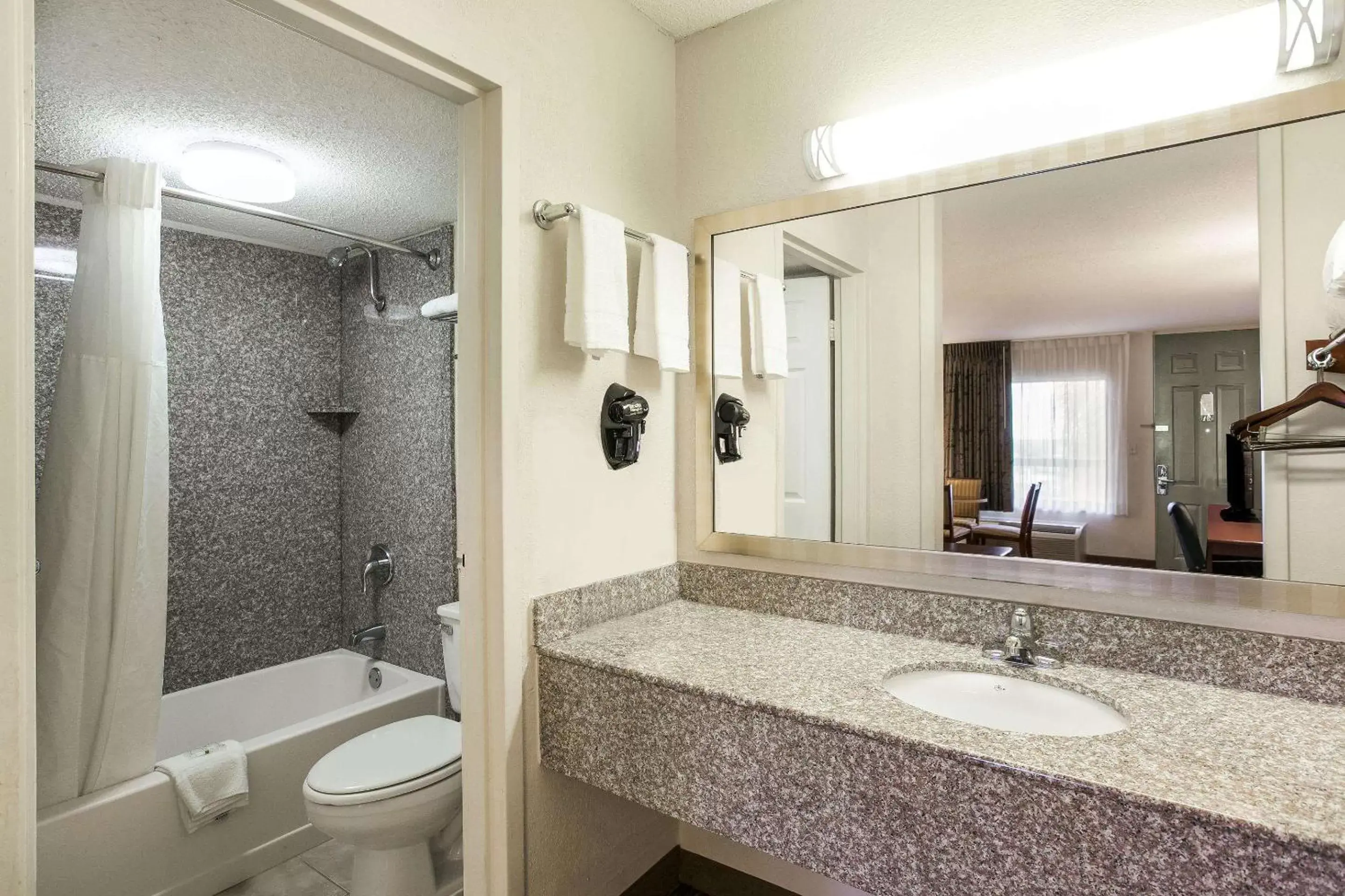 Bathroom in Quality Inn & Suites Eufaula