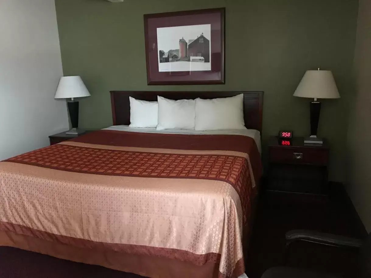 Bed in Heartland Hotel & Suites