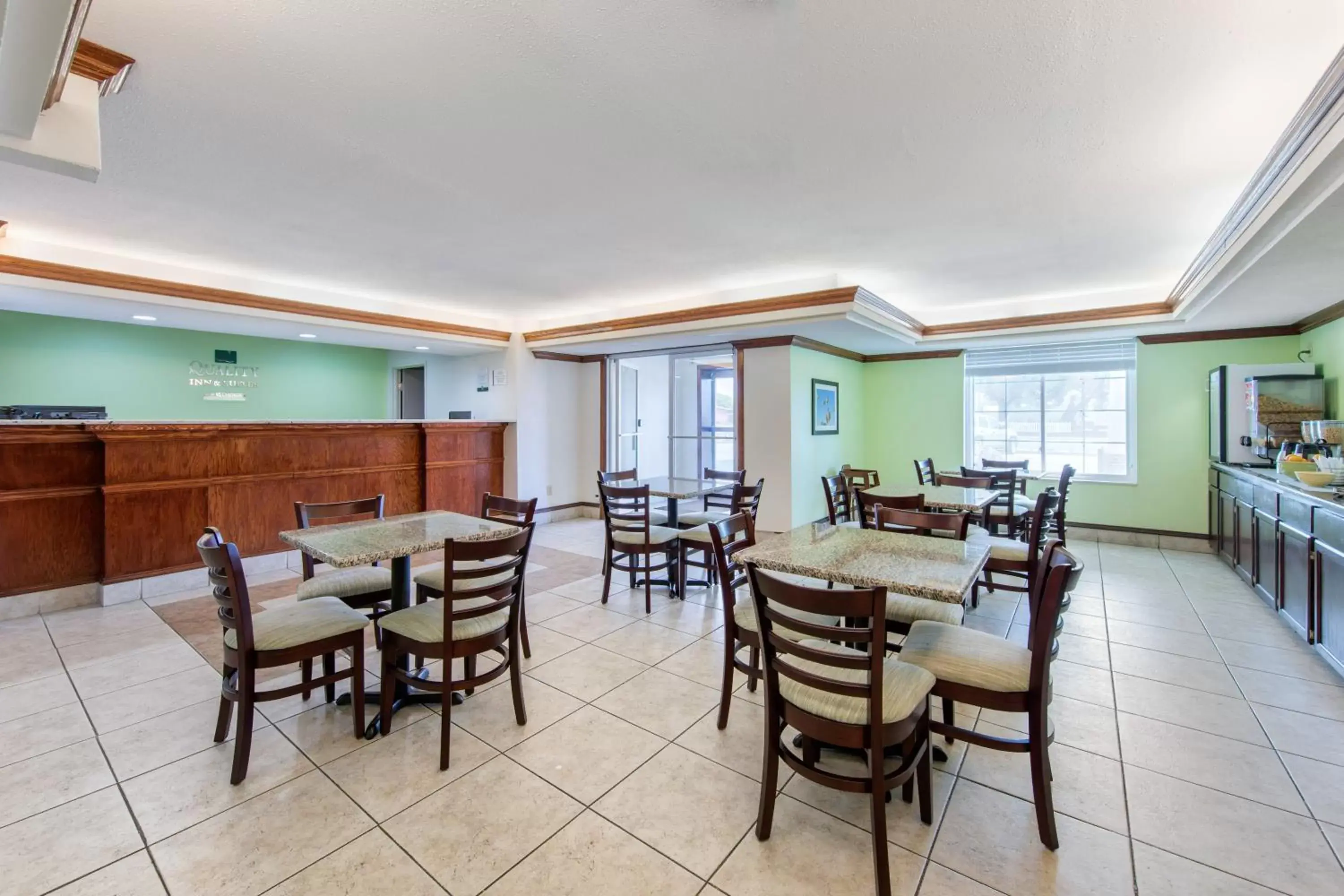 Lobby or reception, Restaurant/Places to Eat in Quality Inn & Suites