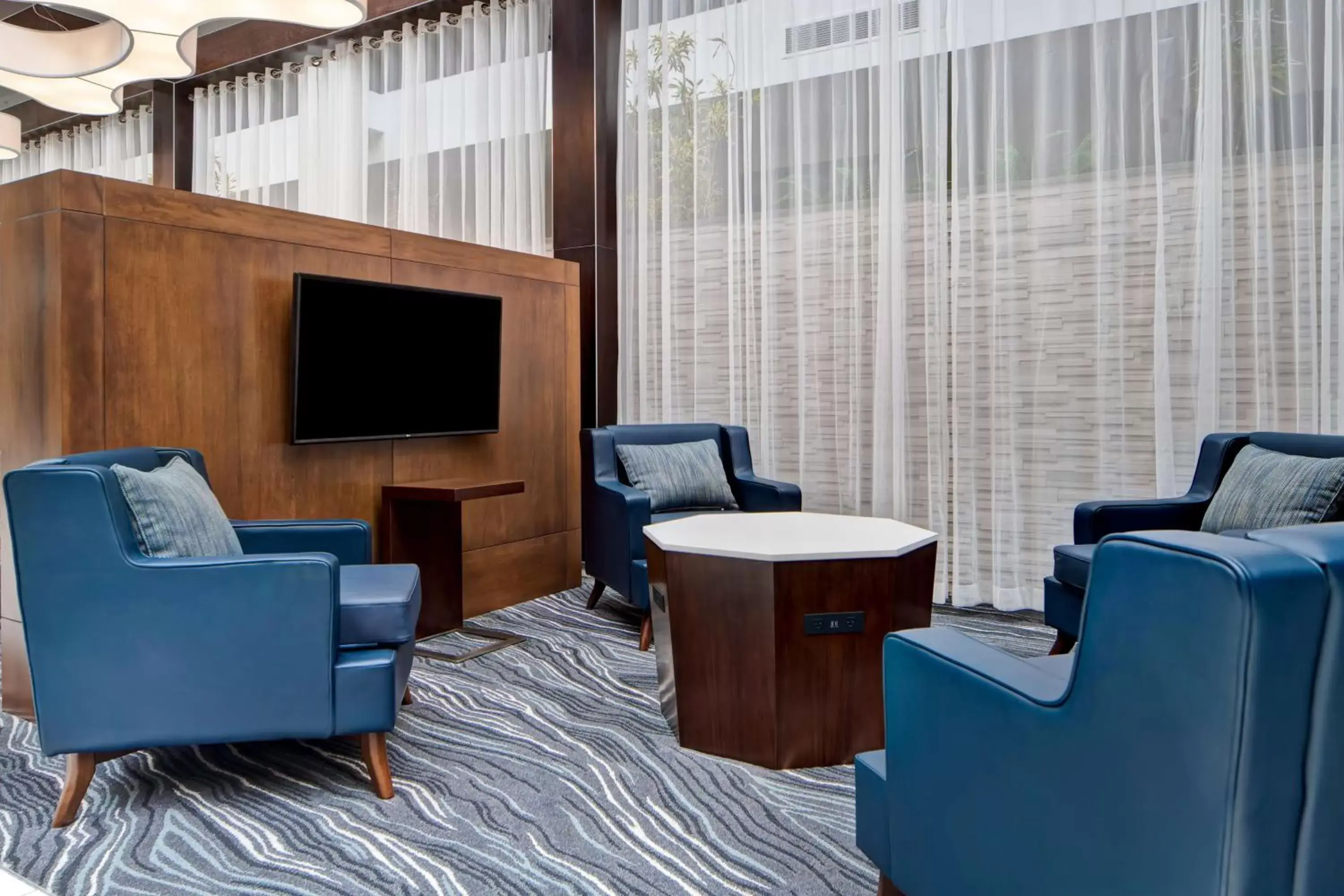 Lobby or reception, Seating Area in Embassy Suites Syracuse
