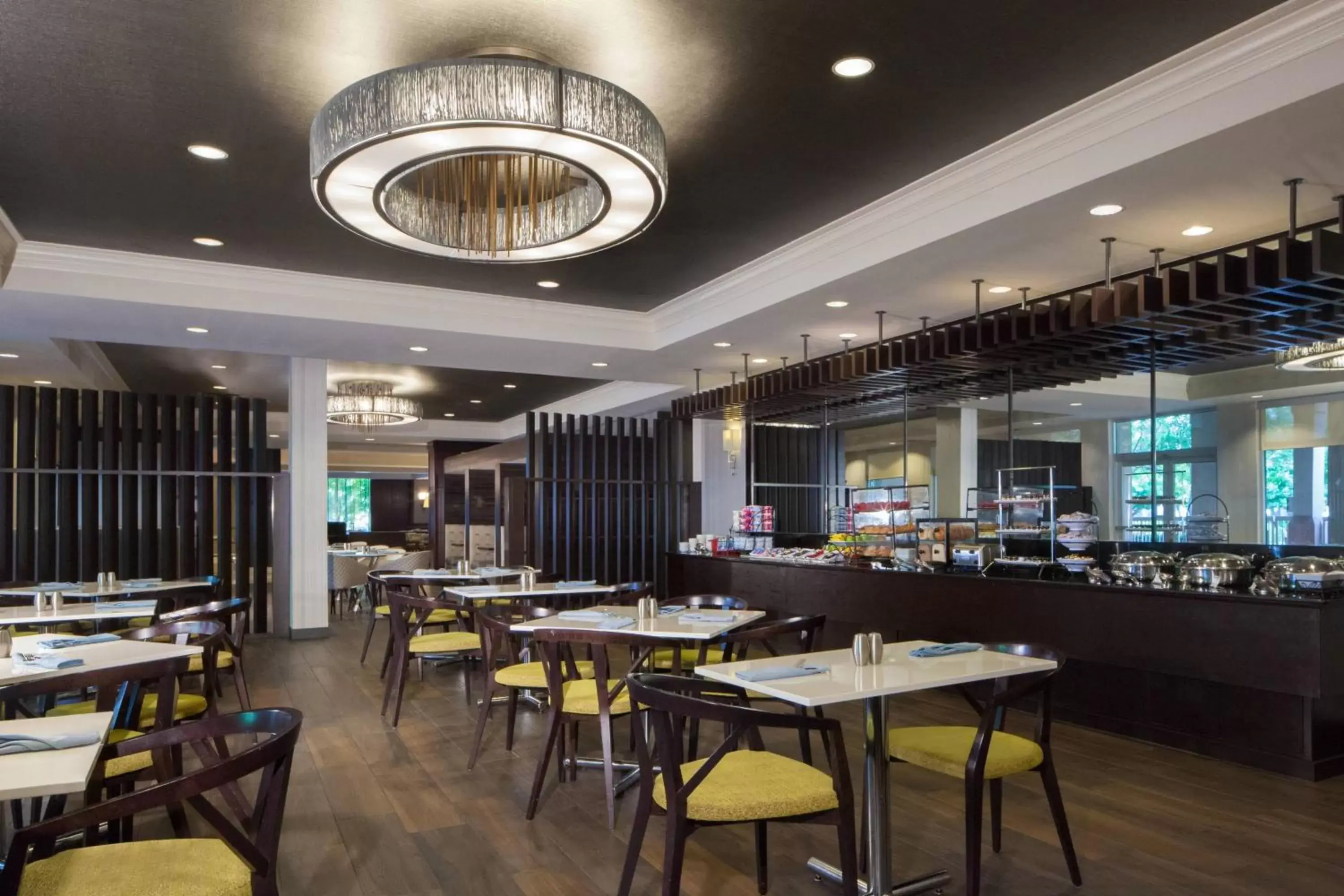 Restaurant/Places to Eat in Dallas Marriott Suites Medical/Market Center