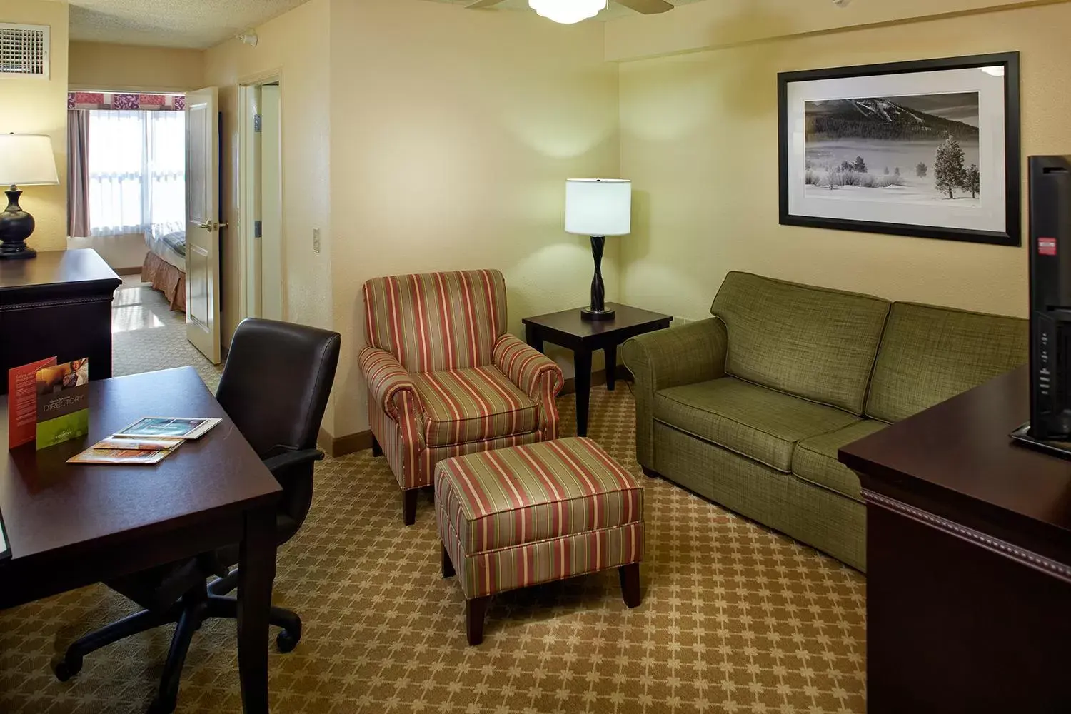 Living room, Seating Area in Country Inn & Suites by Radisson, Columbia Airport, SC