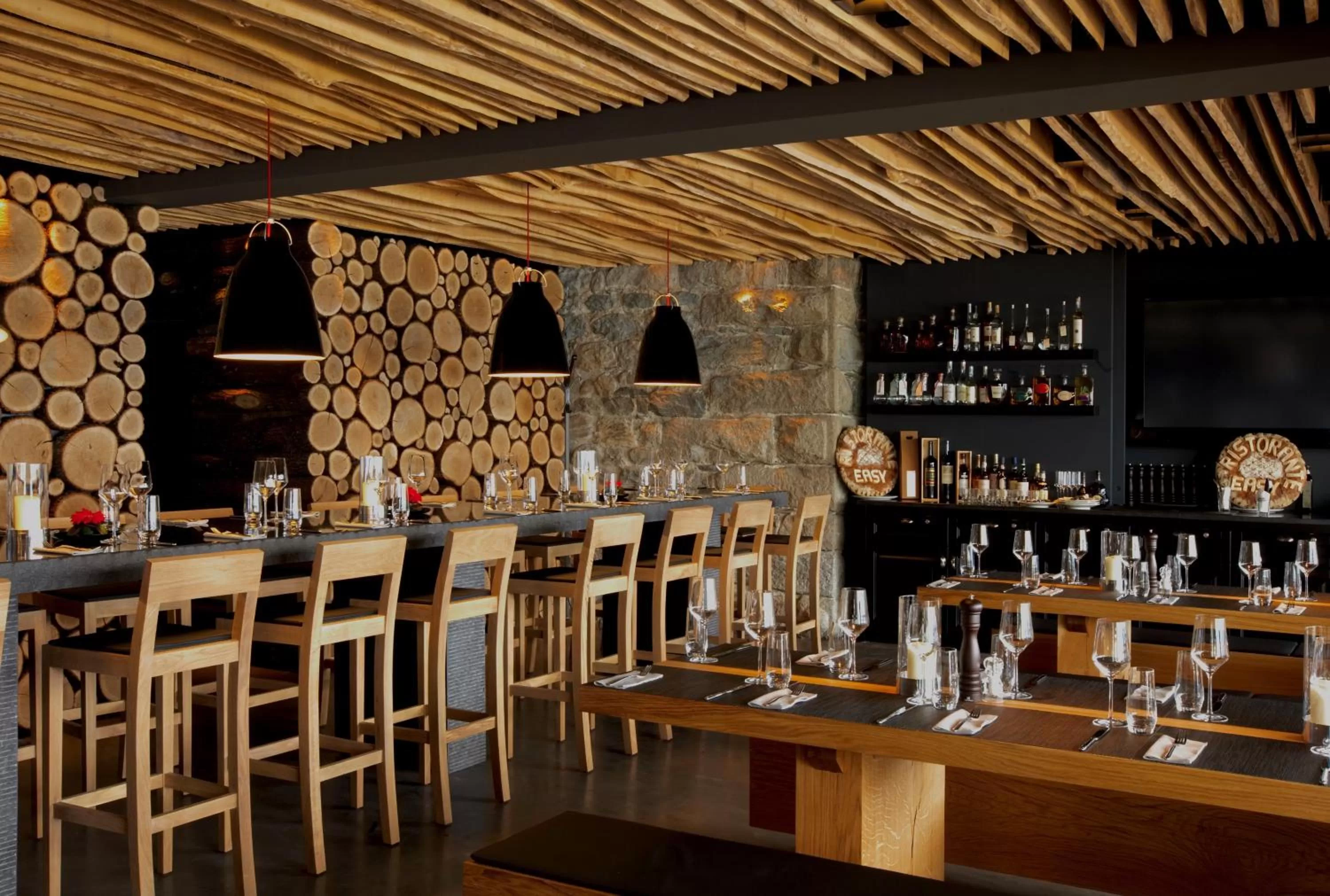 Restaurant/places to eat in Seven Boutique Hotel