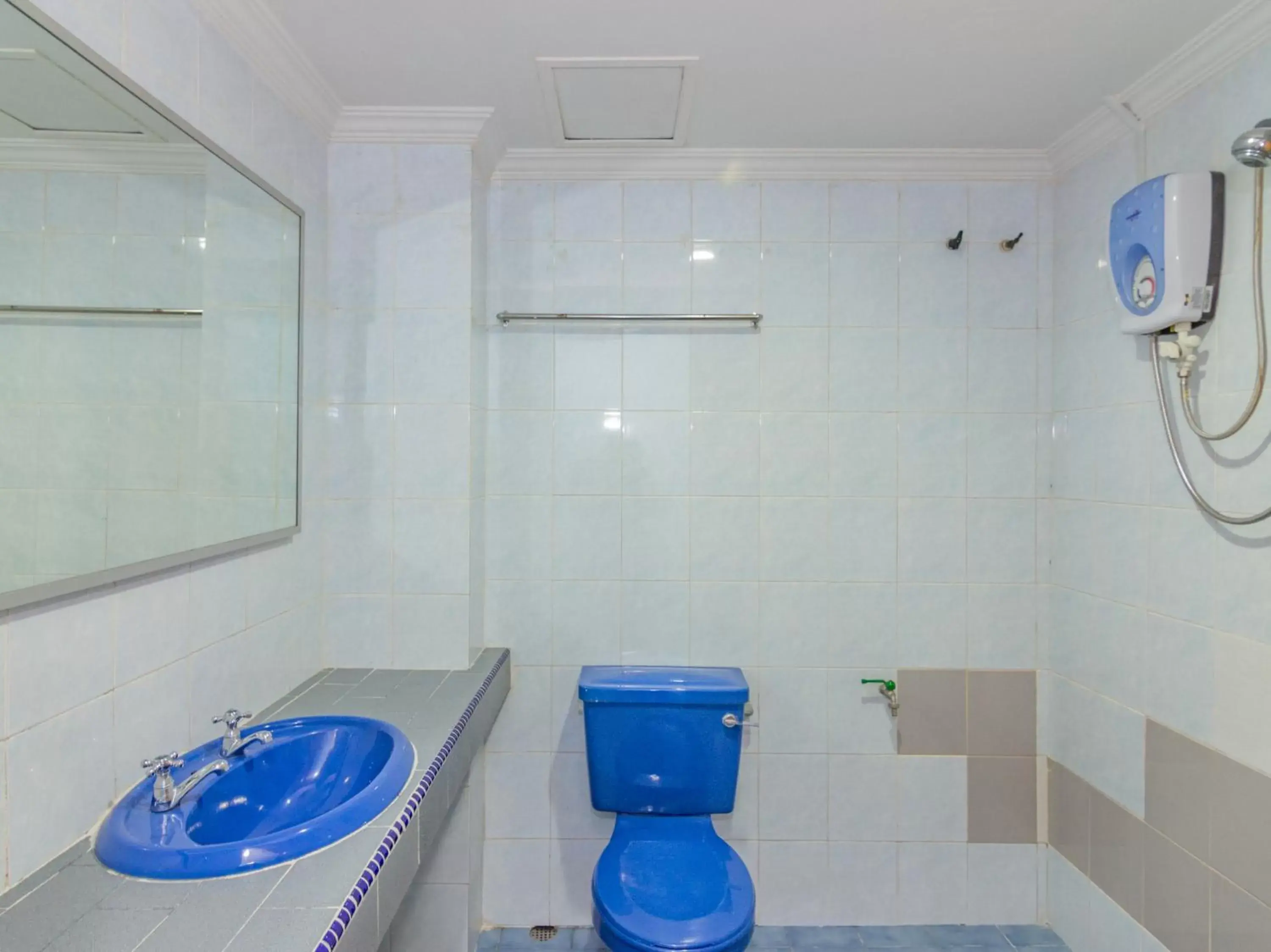 Bathroom in OYO 1159 Hotel New Sabah