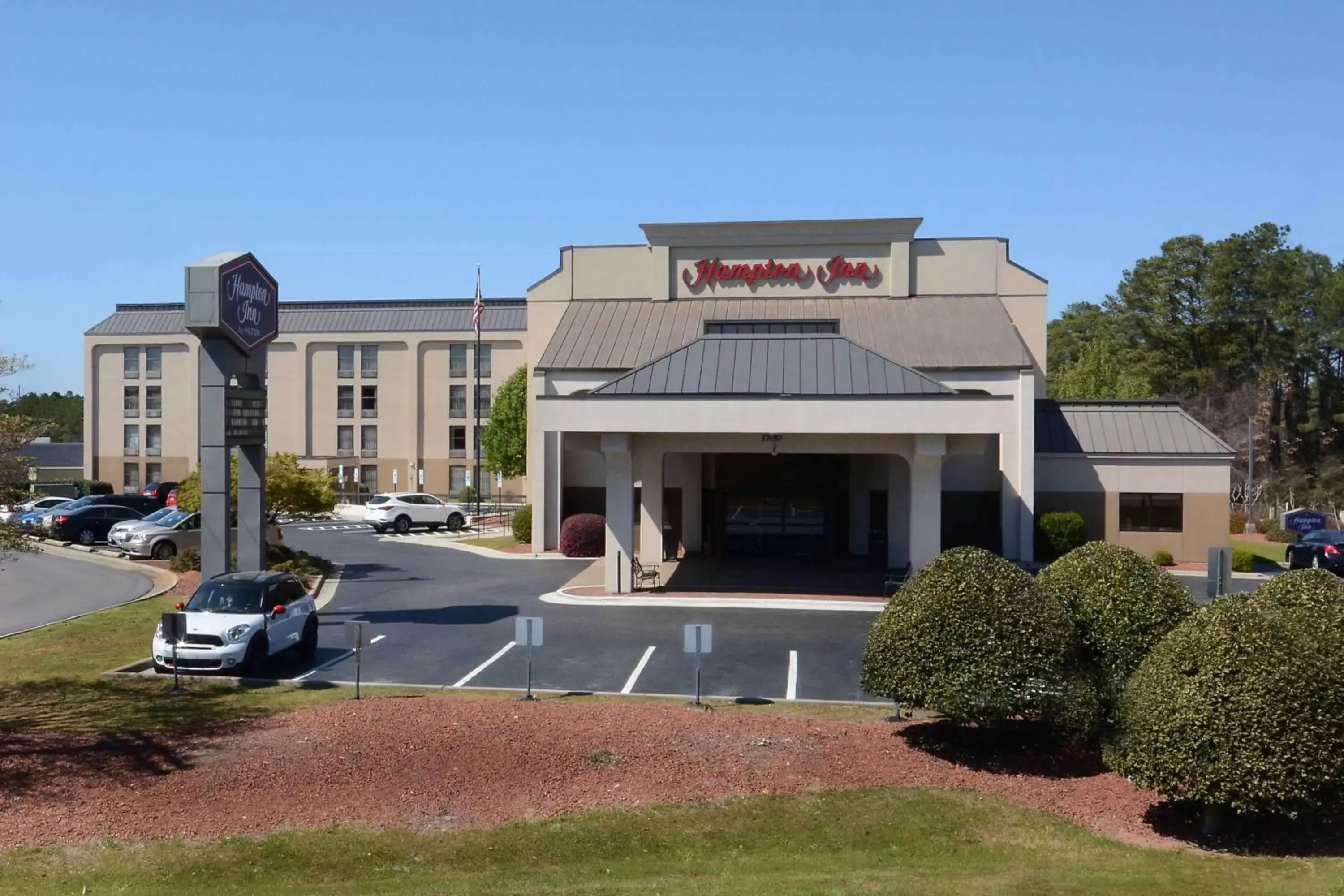 Property Building in Hampton Inn Fayetteville Fort Bragg