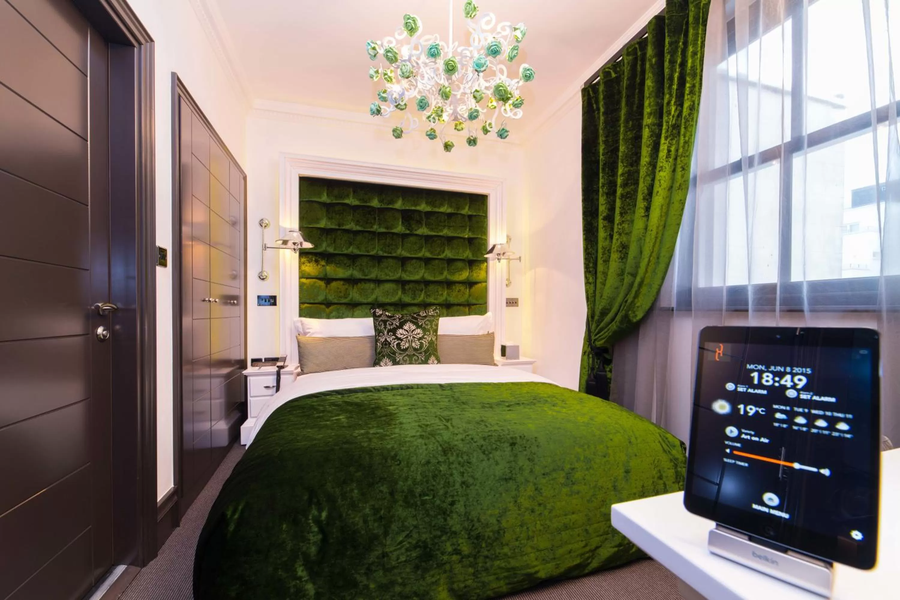 Photo of the whole room, Bed in The Exhibitionist Hotel