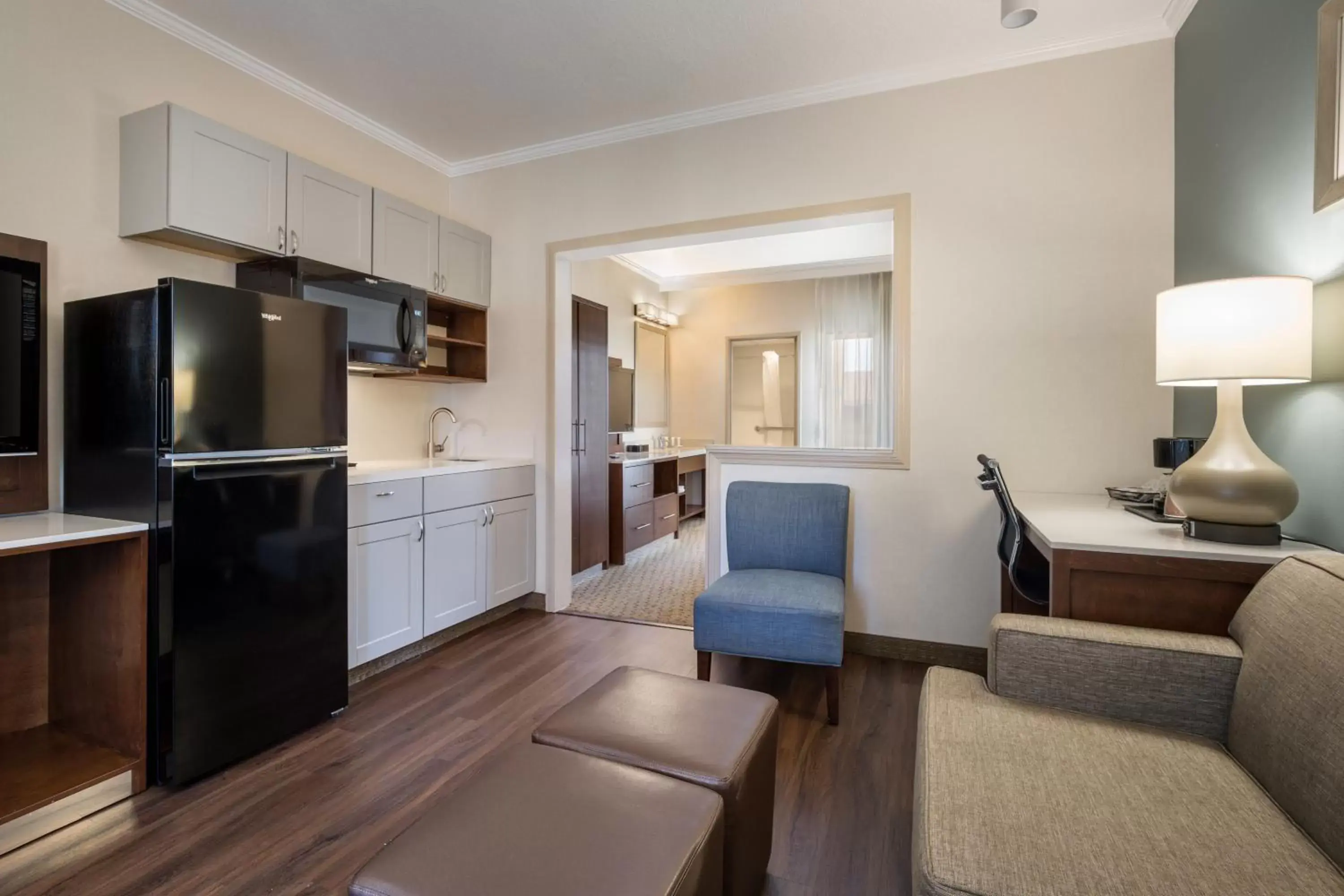 Seating Area in MainStay Suites John Wayne Airport, a Choice Hotel