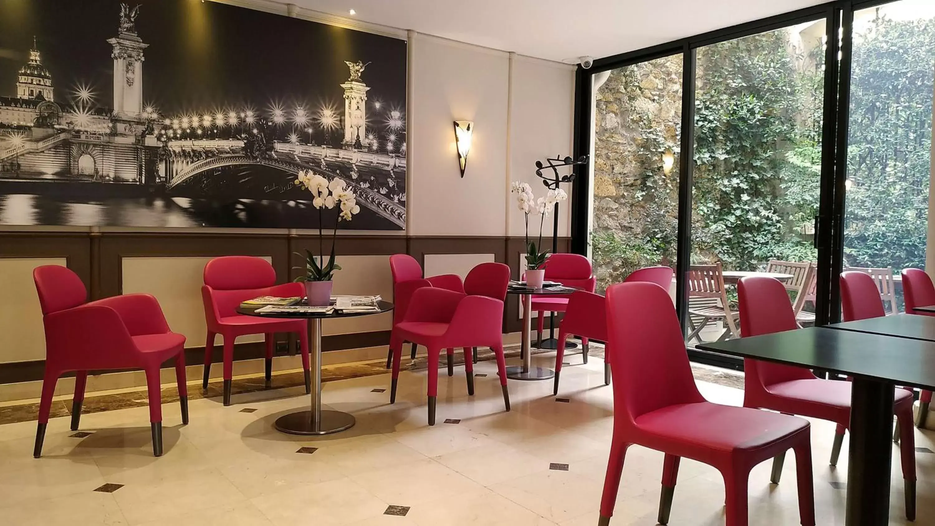 Lounge or bar, Restaurant/Places to Eat in Best Western Au Trocadéro
