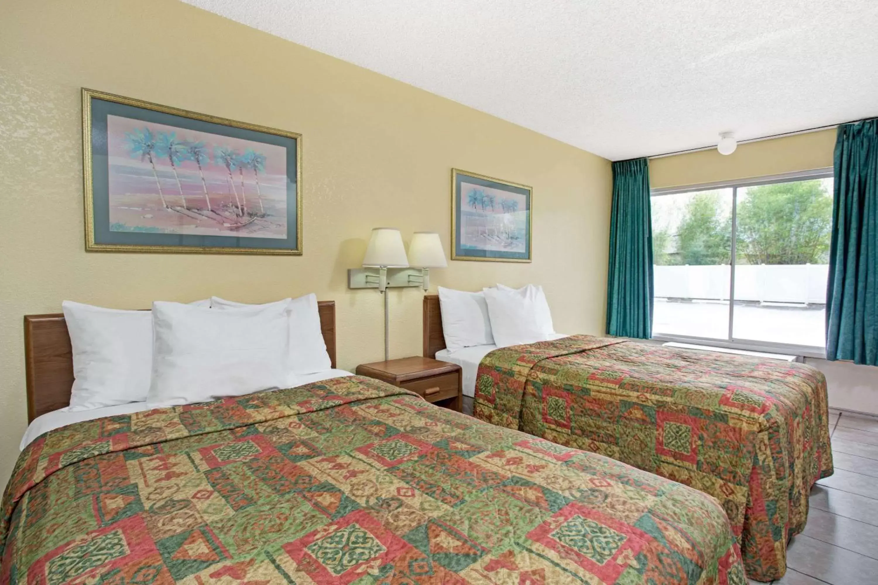 Photo of the whole room, Bed in Days Inn by Wyndham Cocoa Cruiseport West At I-95/524