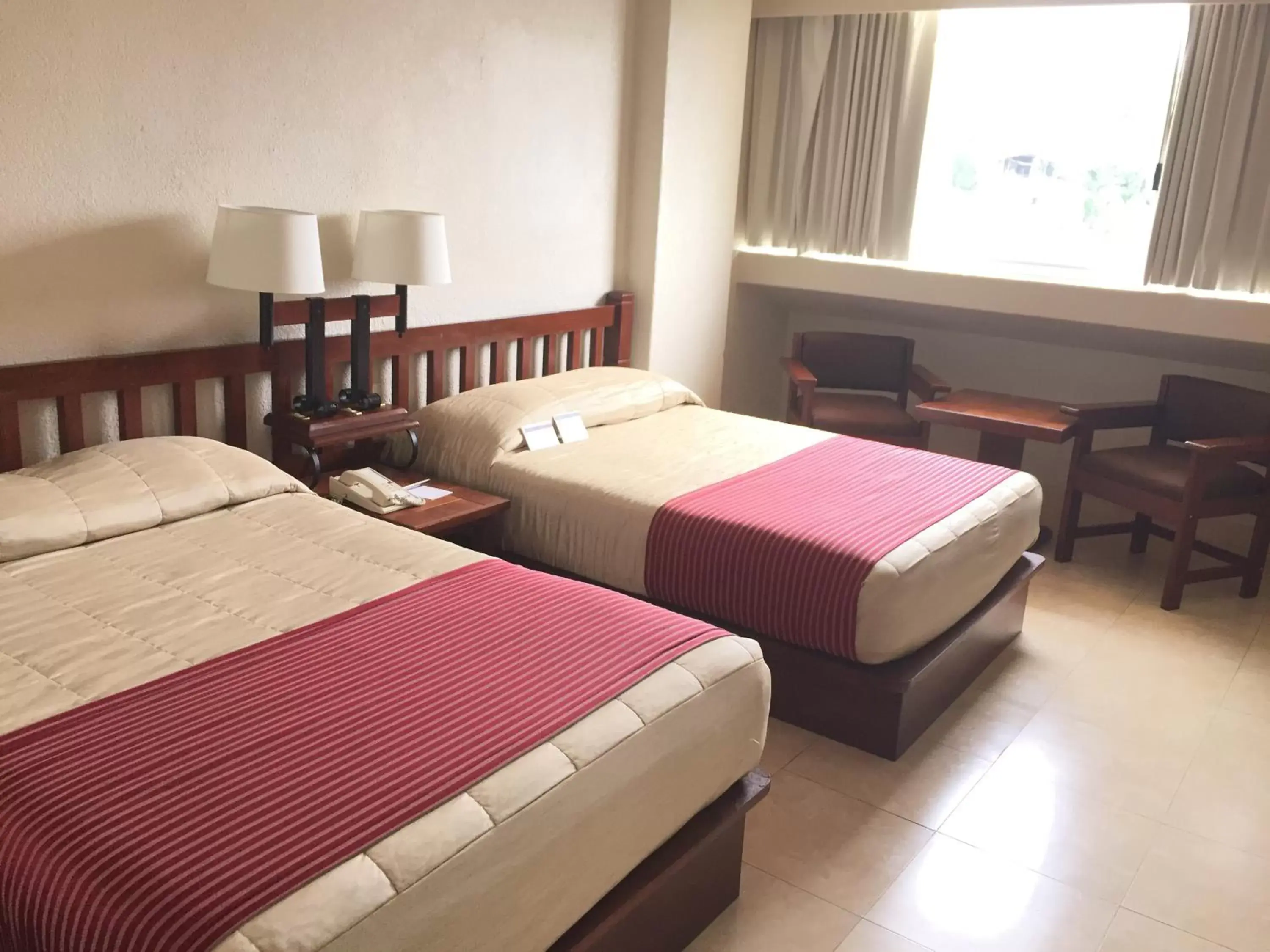 Property building, Bed in Hotel Fortin Plaza