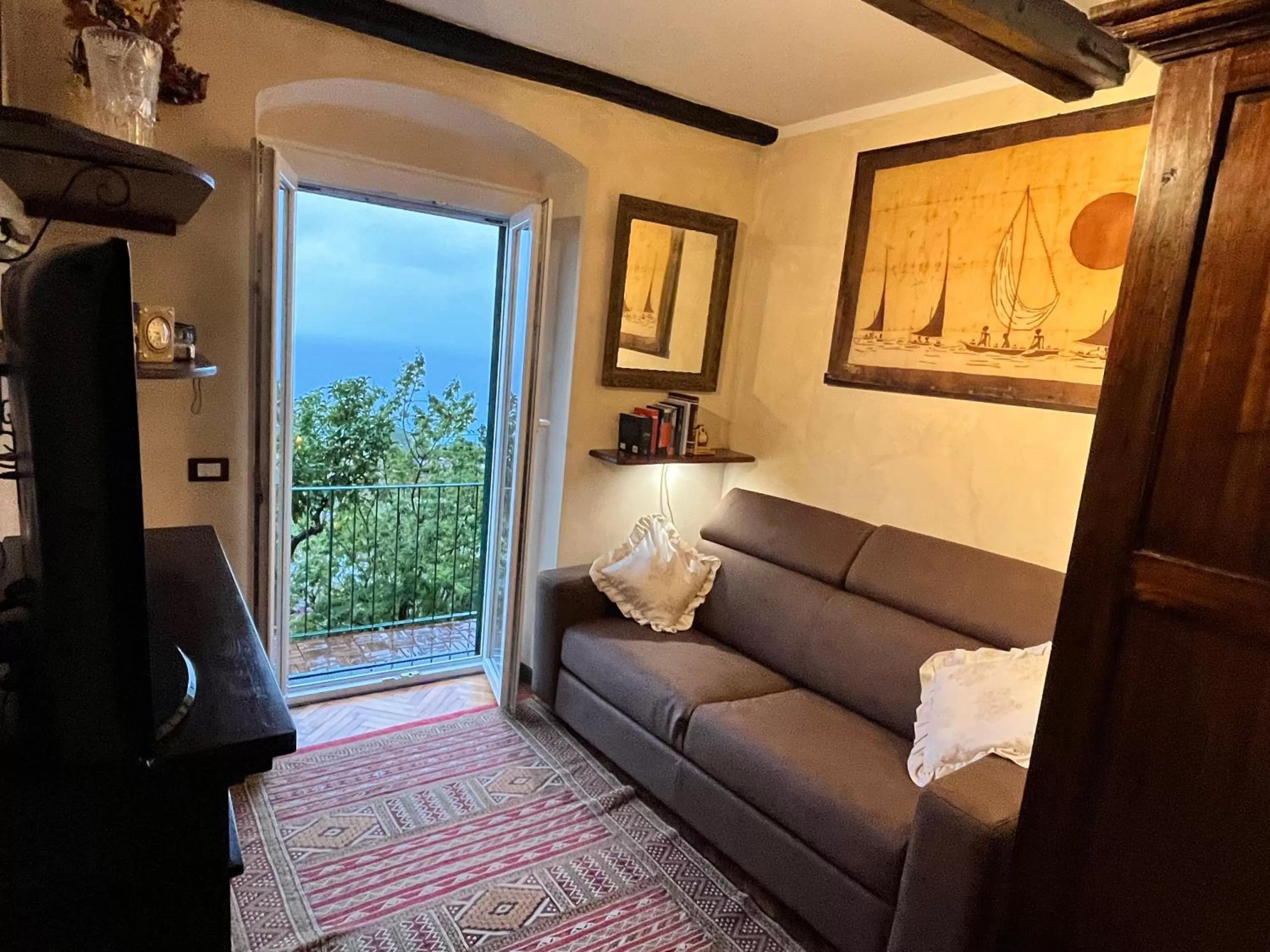 Living room, Seating Area in SALOTTO SUL MARE