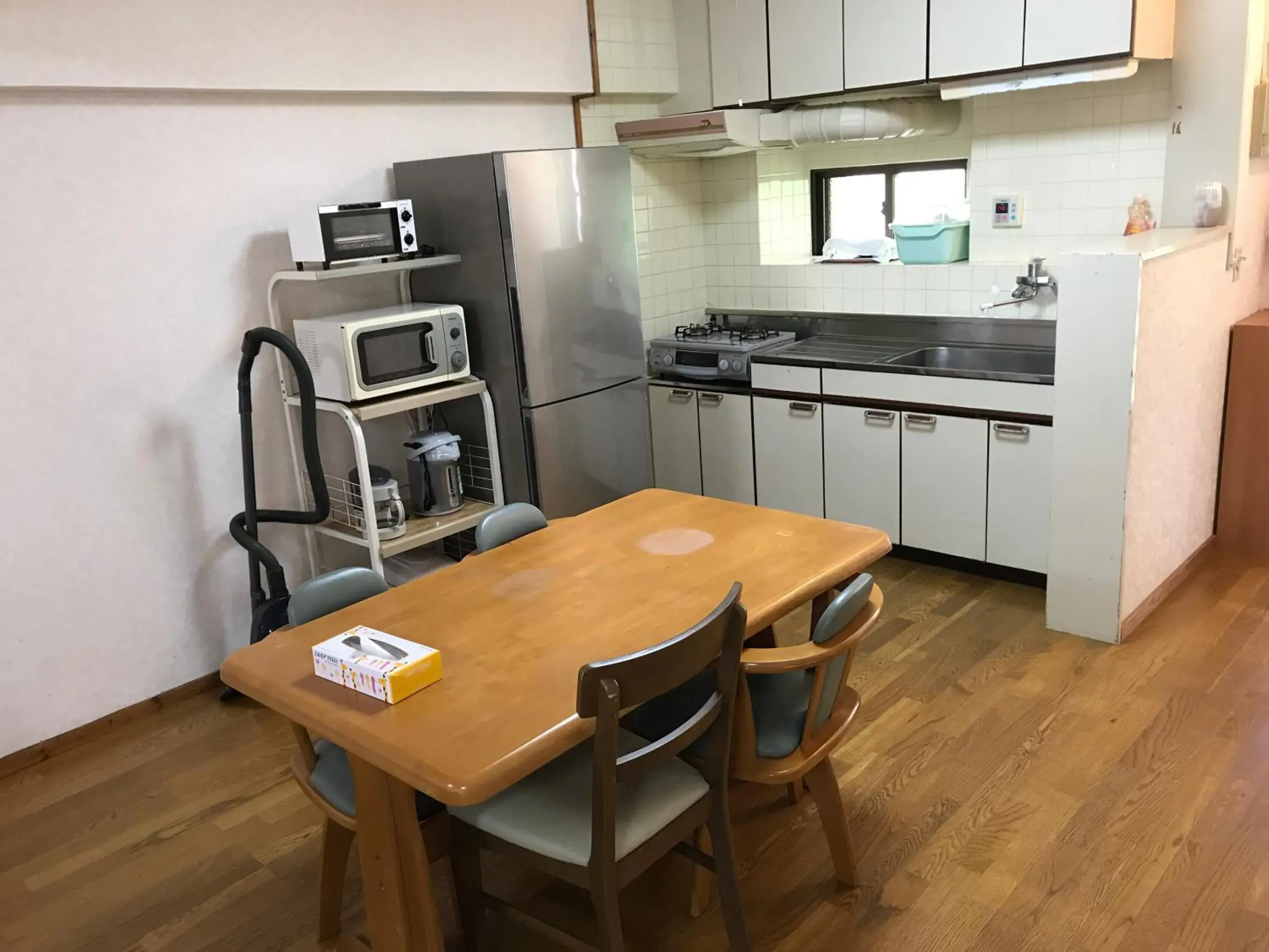 Living room, Kitchen/Kitchenette in Weekly Harbourview Mansion Main Building