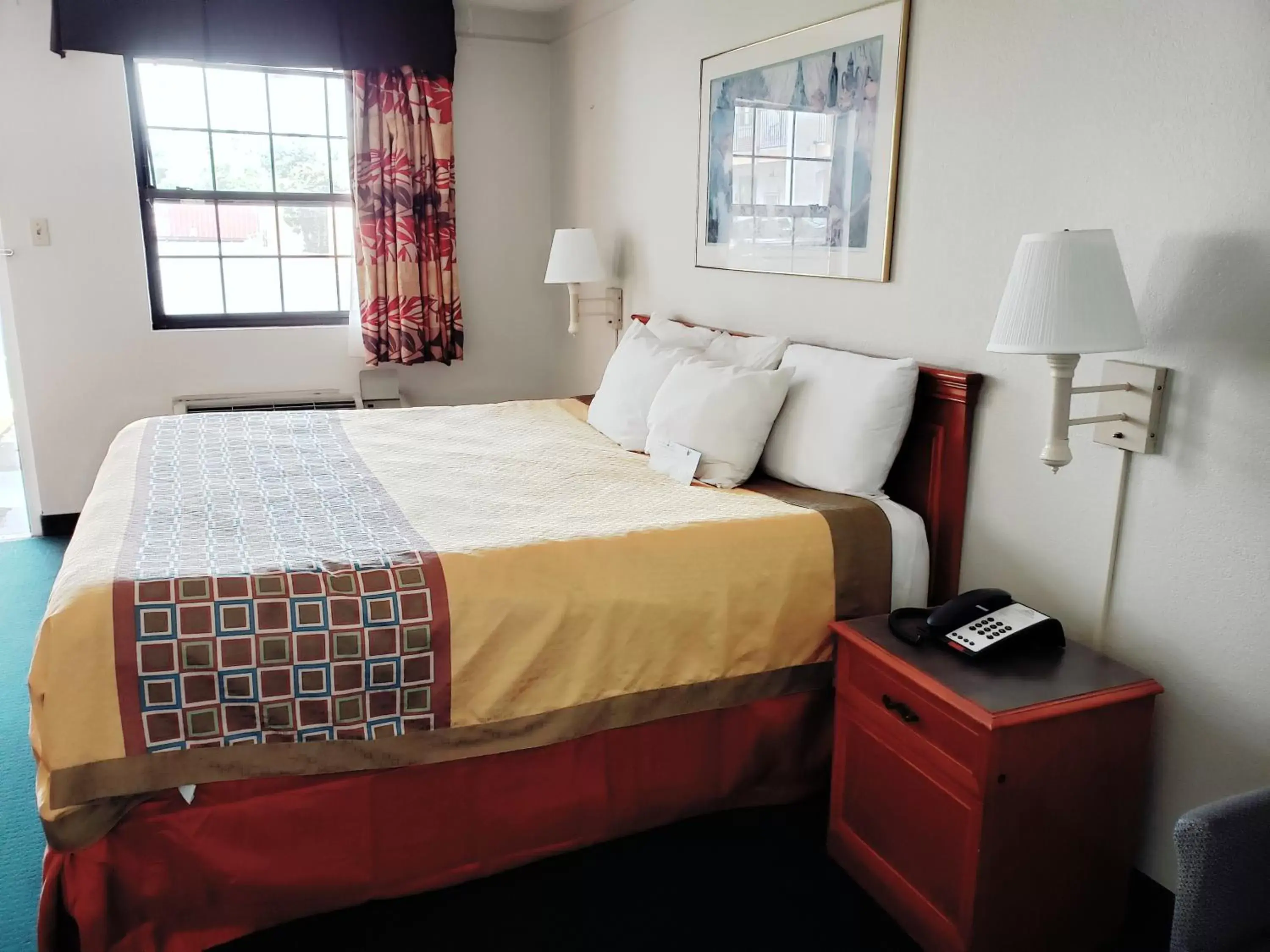 Bed in Days Inn by Wyndham Richmond/South