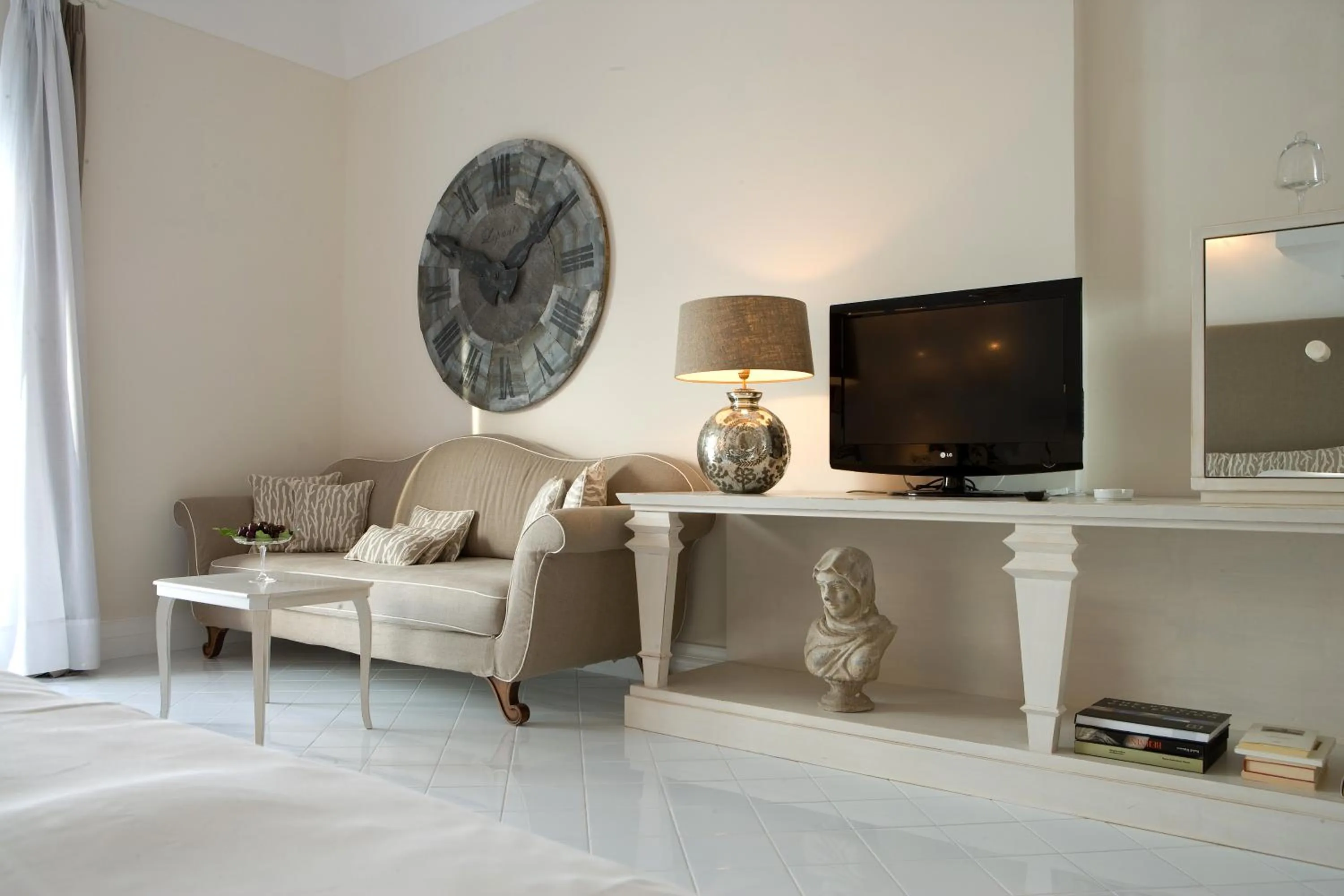 TV and multimedia in Bellevue Syrene